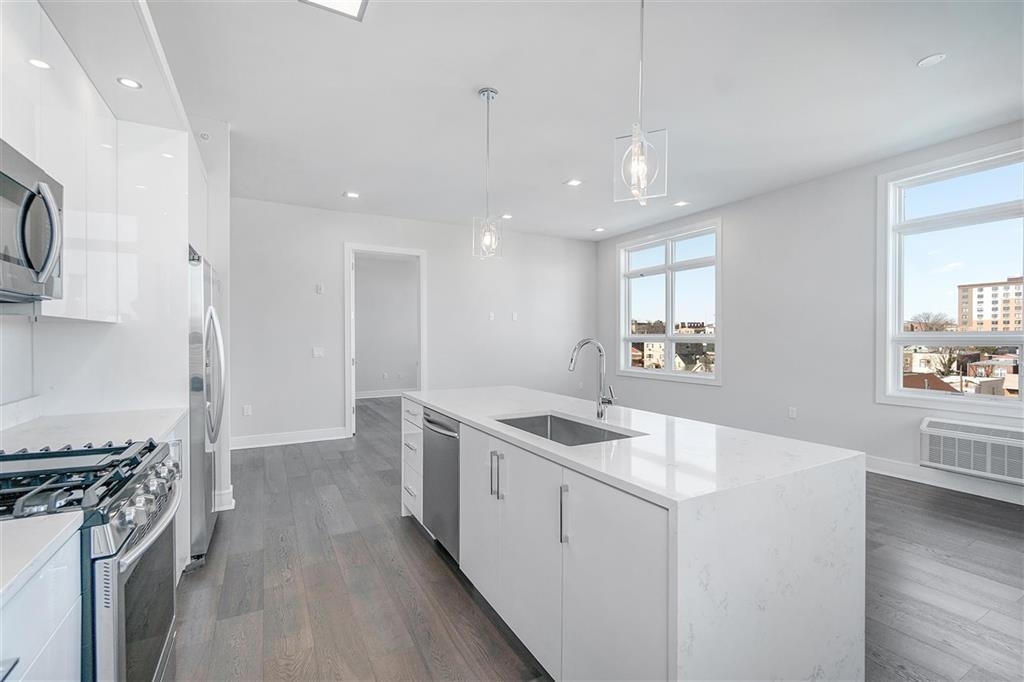 119 PETER ST Unit: 604