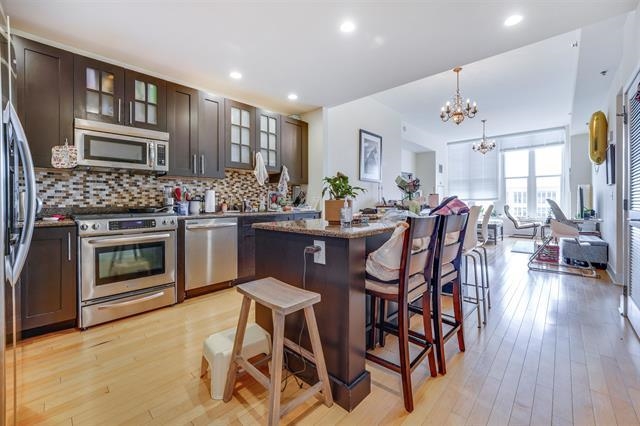 1125 MAXWELL LANE Unit: 1207