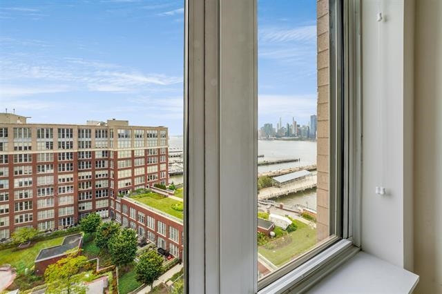 1125 MAXWELL LANE Unit: 1207