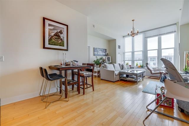 1125 MAXWELL LANE Unit: 1207