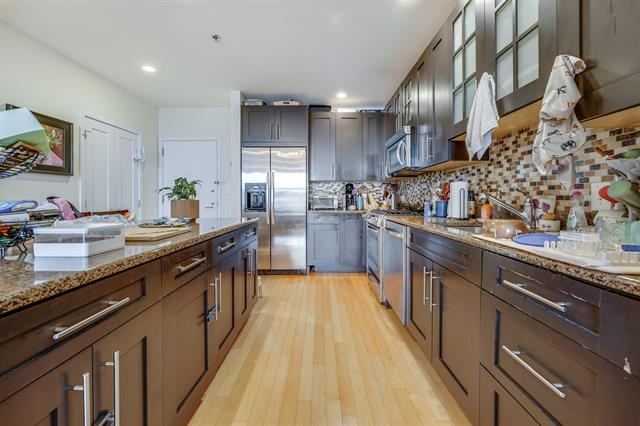 1125 MAXWELL LANE Unit: 1207