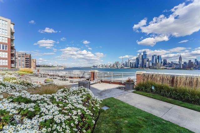 1125 MAXWELL LANE Unit: 1207