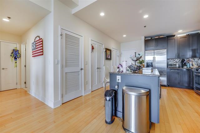 1125 MAXWELL LANE Unit: 1207