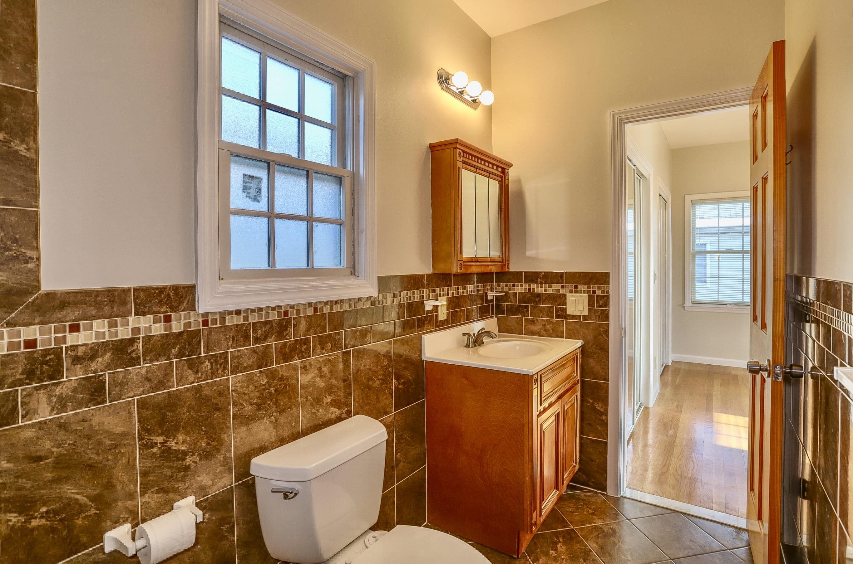 24 EMERSON AVE Unit: 2