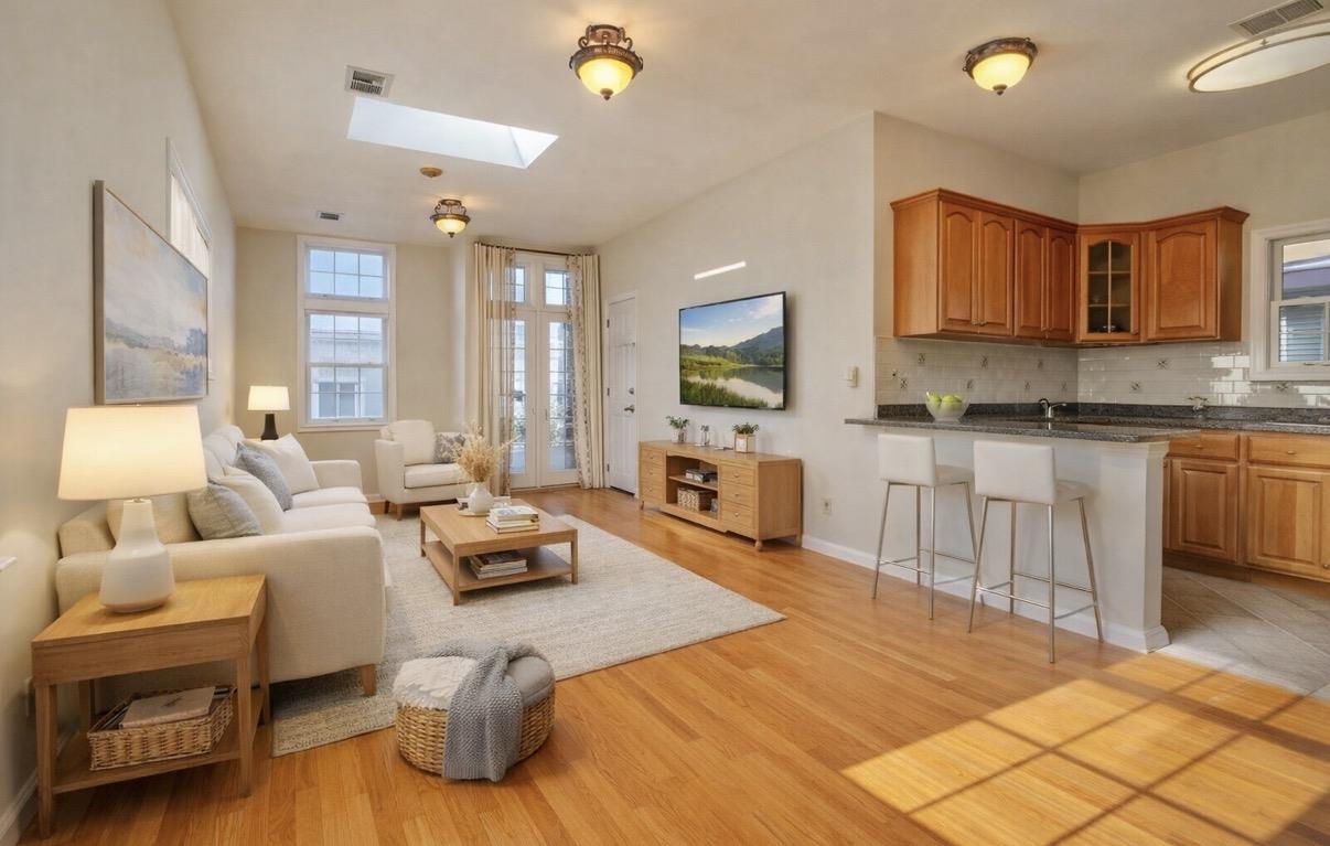 24 EMERSON AVE Unit: 2