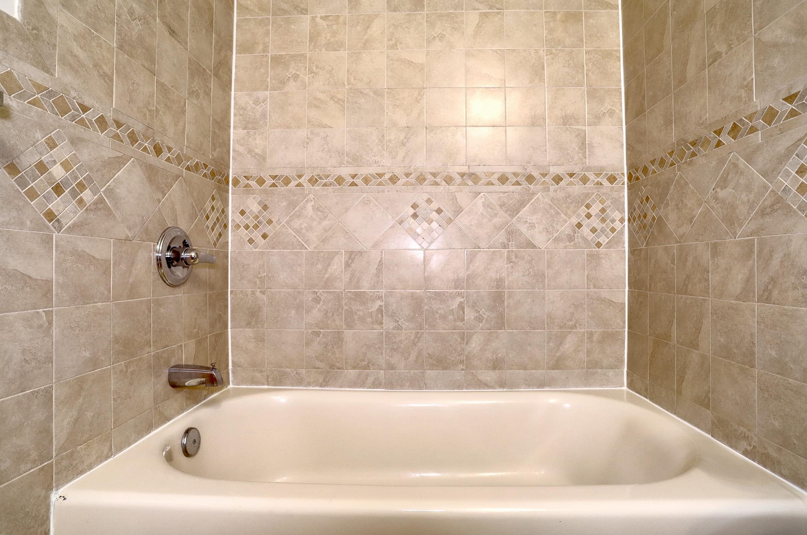 24 EMERSON AVE Unit: 2