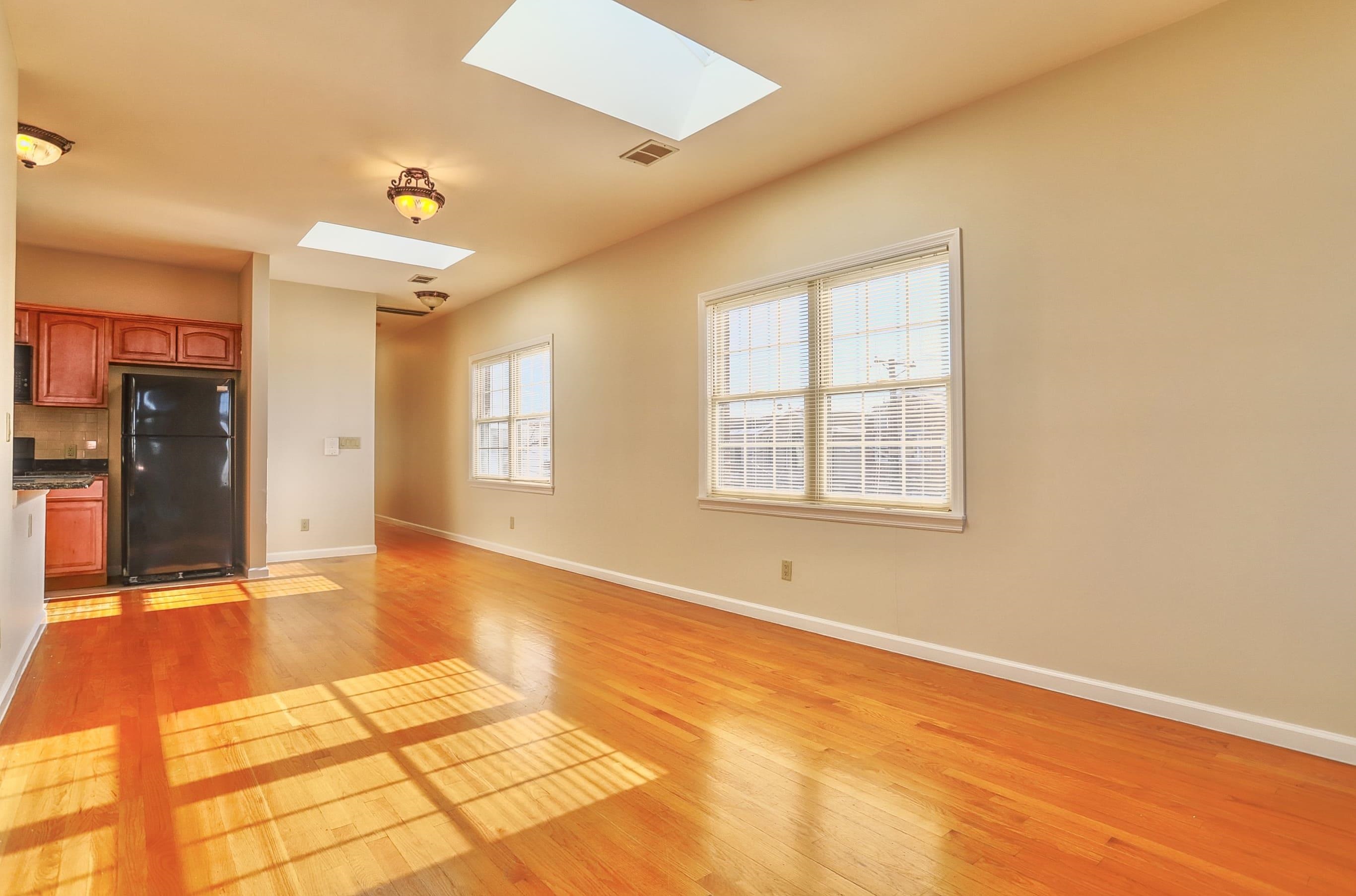 24 EMERSON AVE Unit: 2