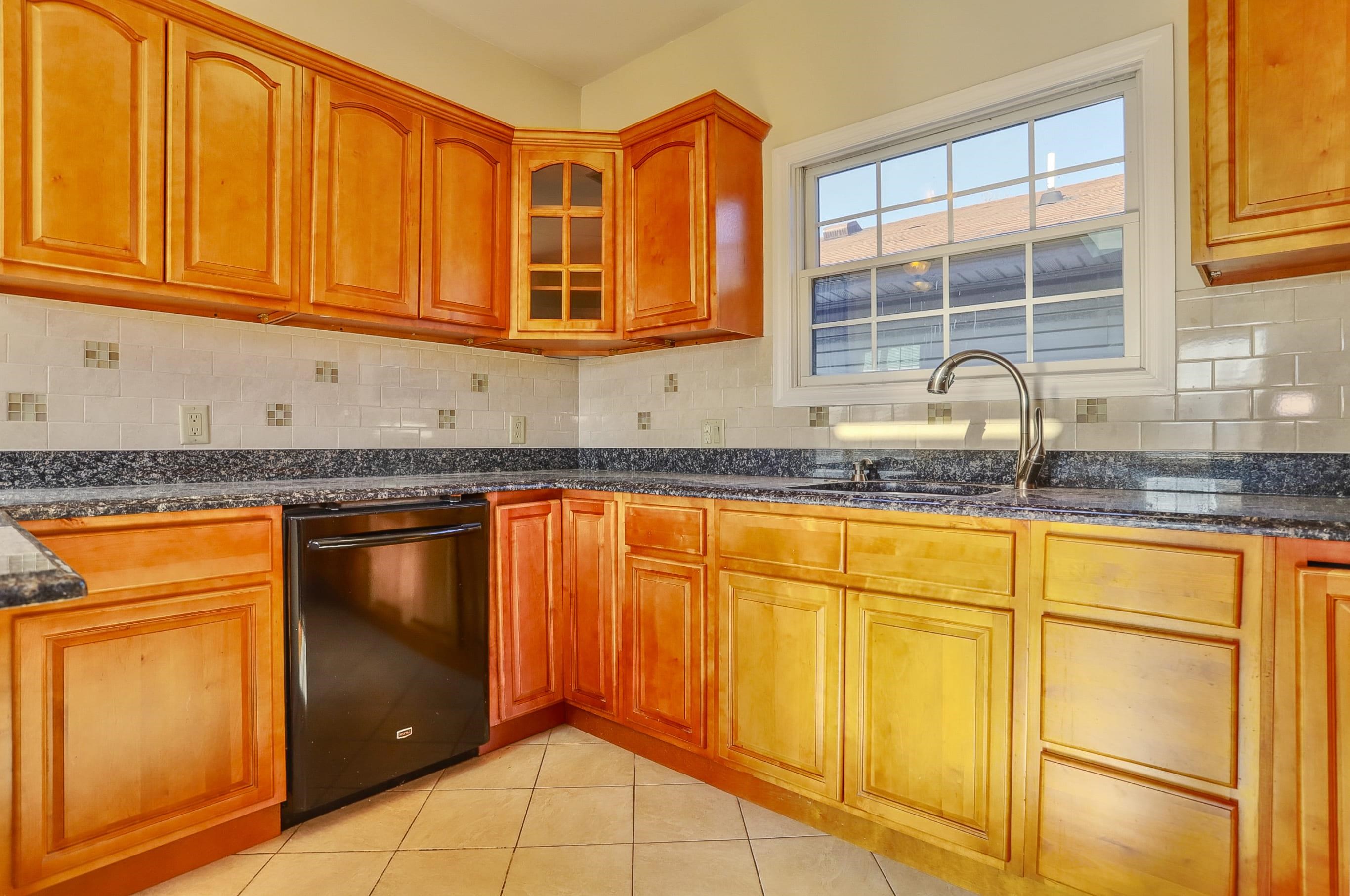 24 EMERSON AVE Unit: 2