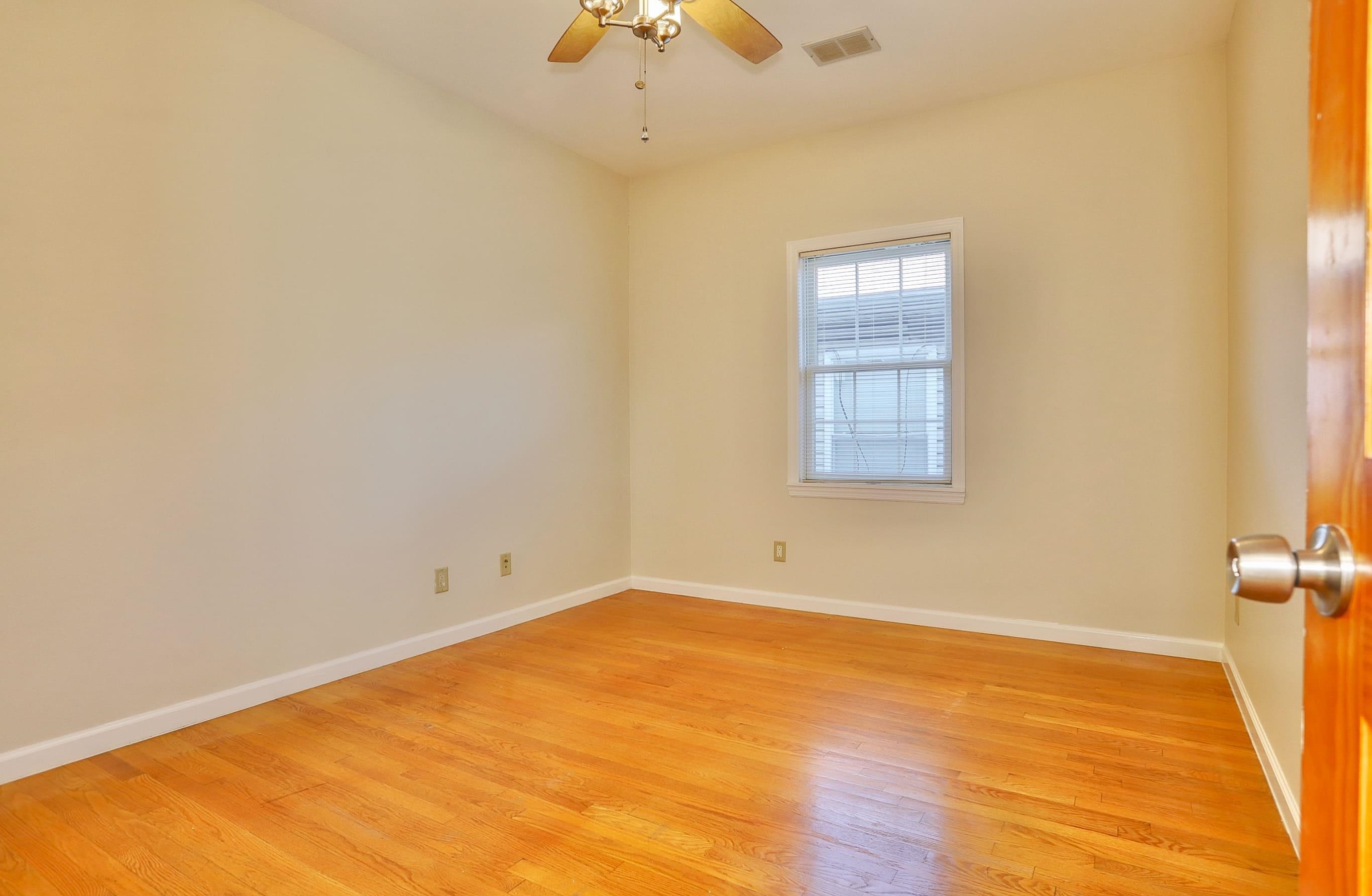 24 EMERSON AVE Unit: 2