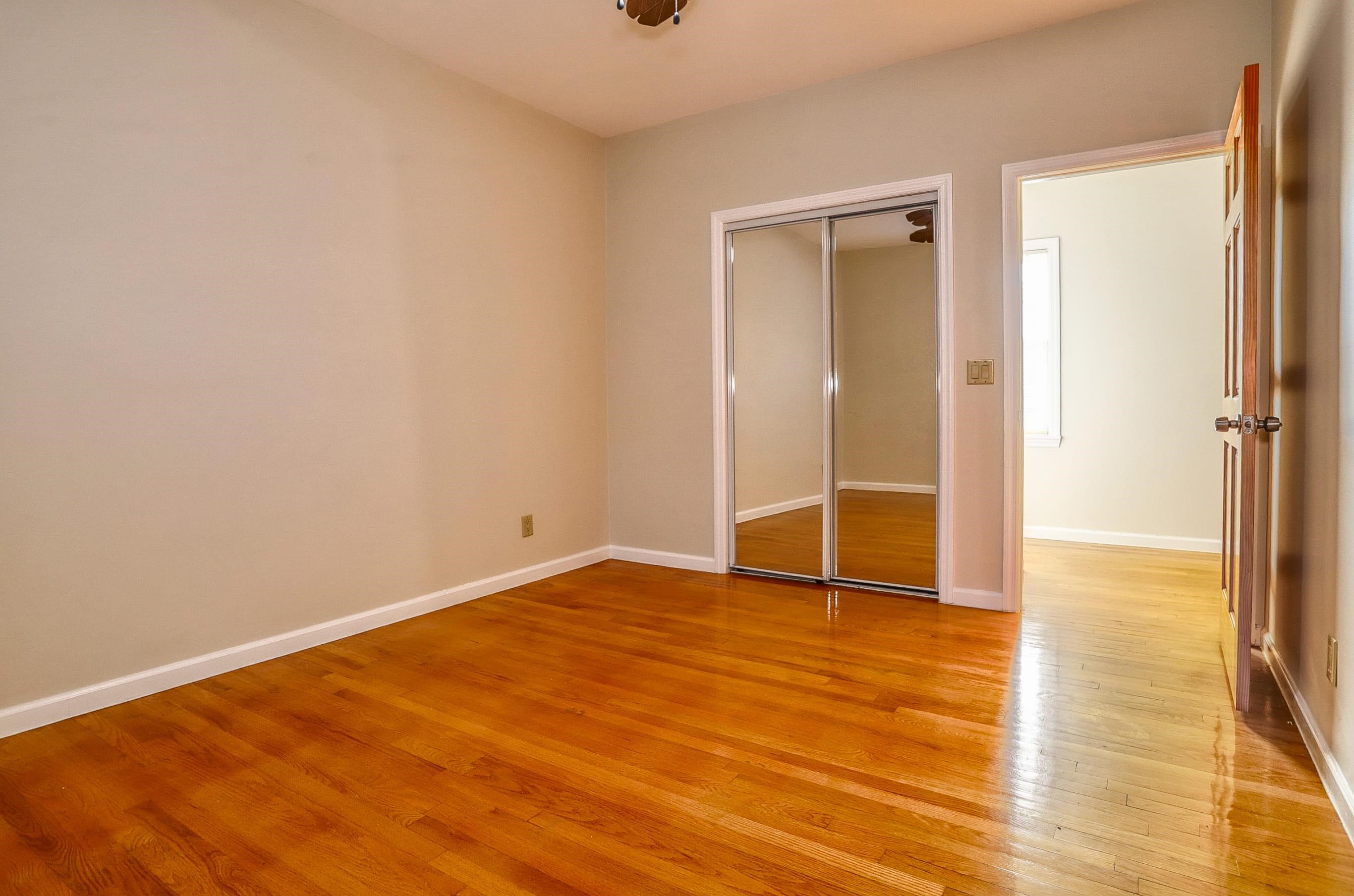 24 EMERSON AVE Unit: 2