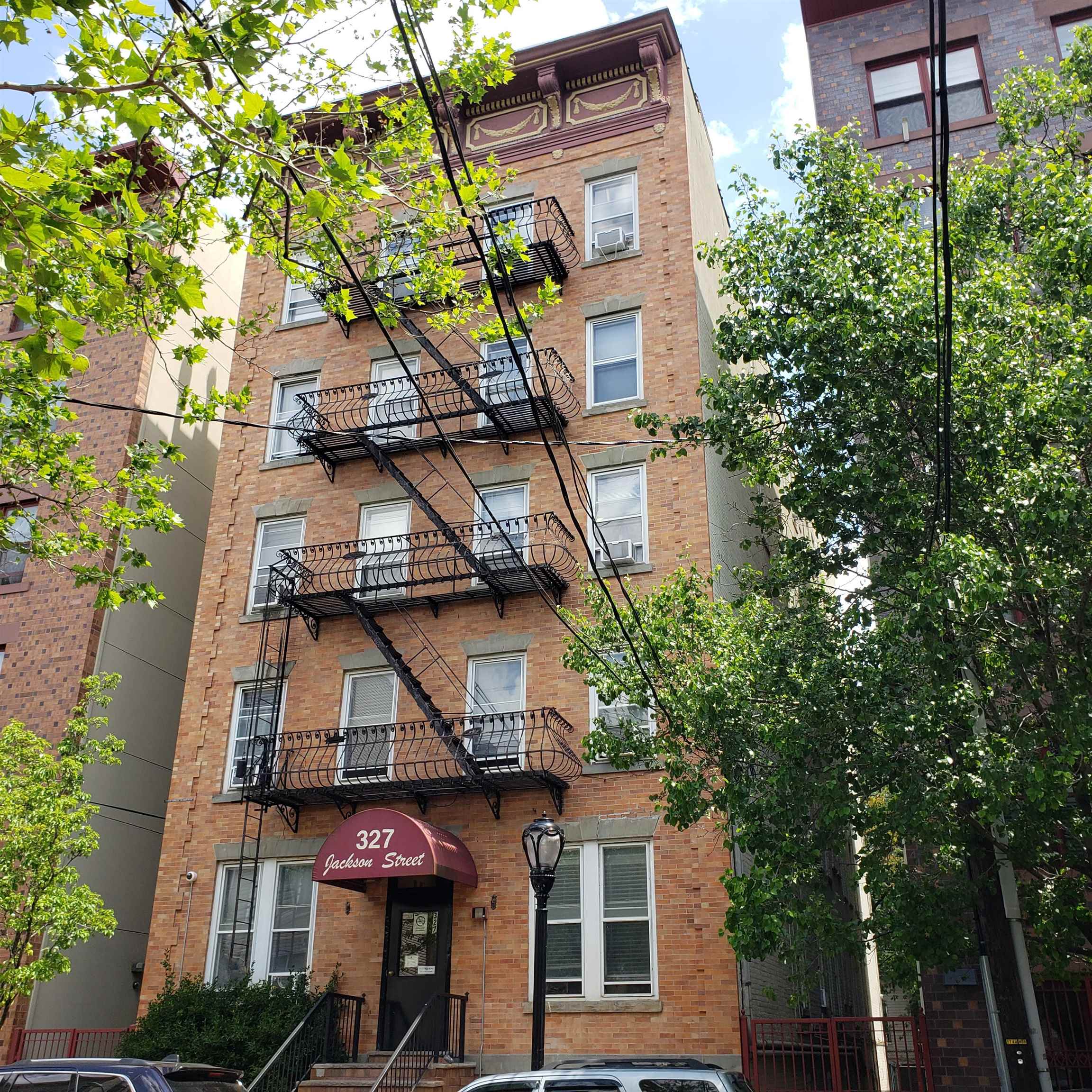 327 JACKSON ST Unit: 3