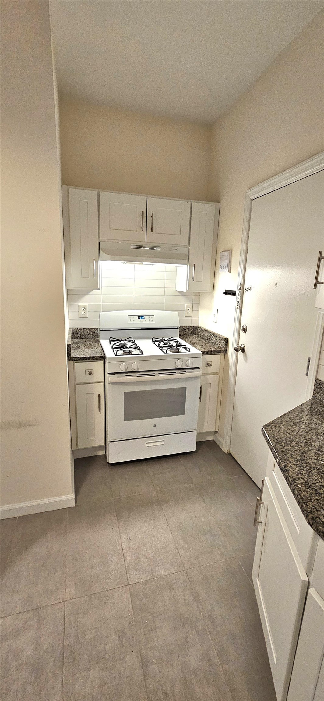 327 JACKSON ST Unit: 3