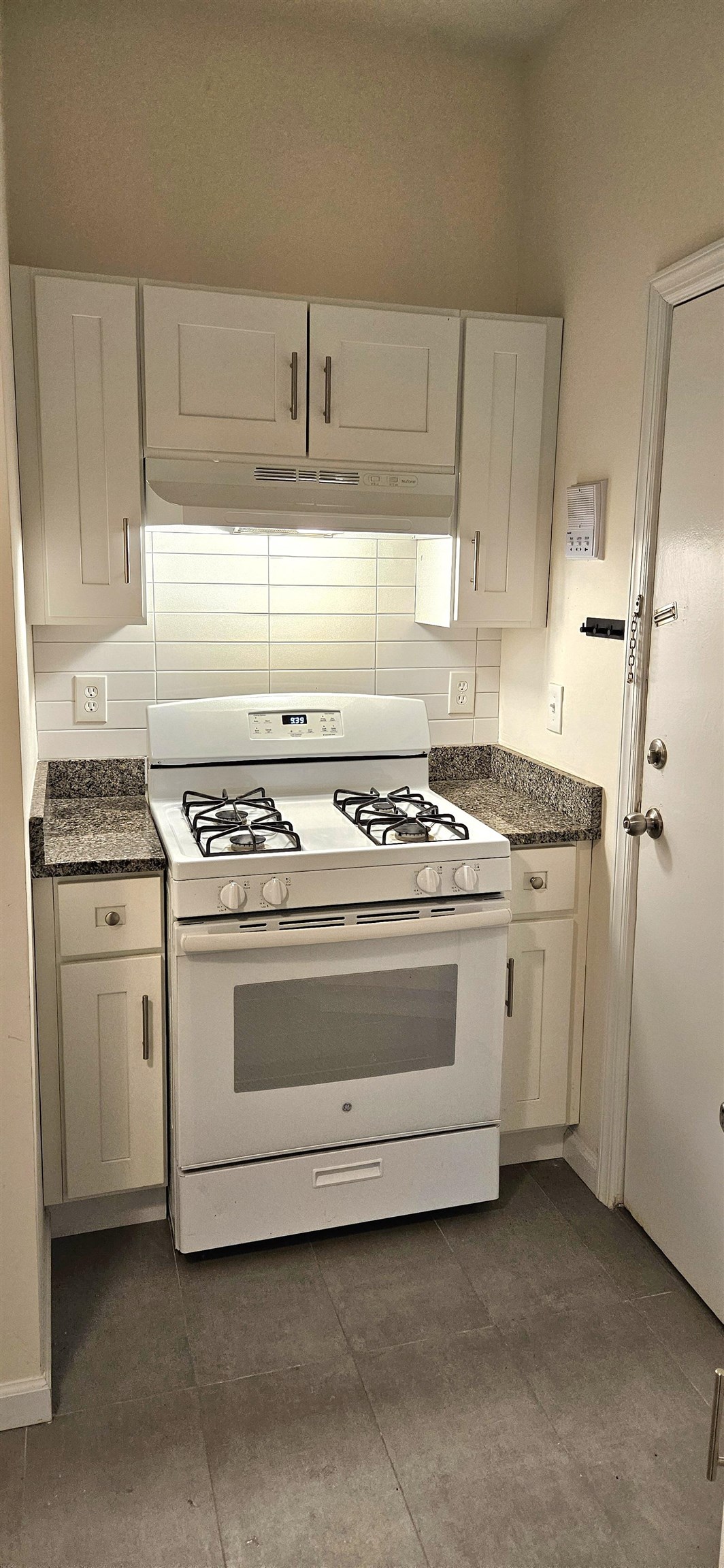 327 JACKSON ST Unit: 3