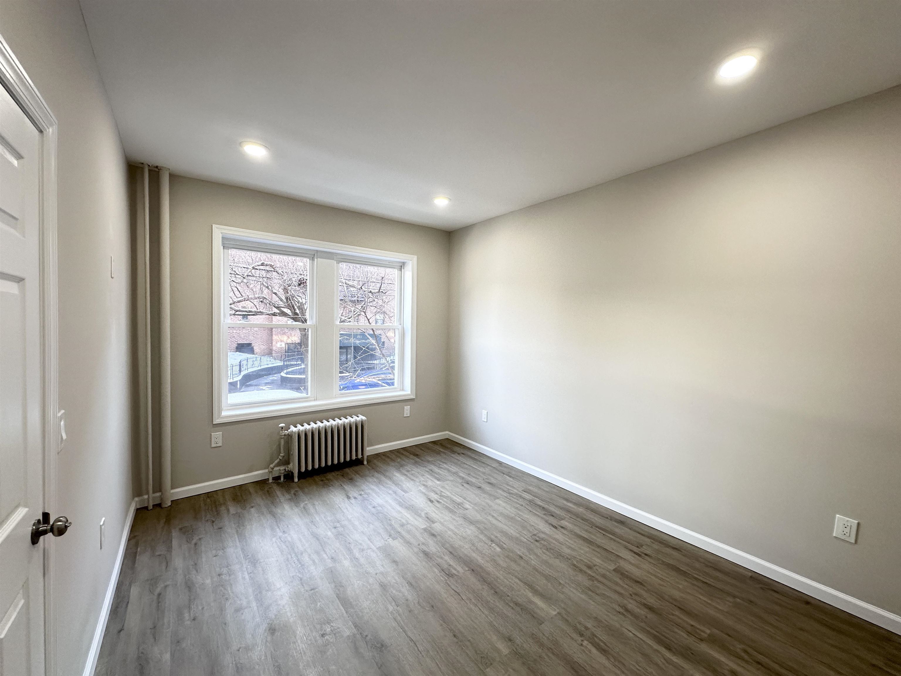 160 VROOM ST Unit: 1