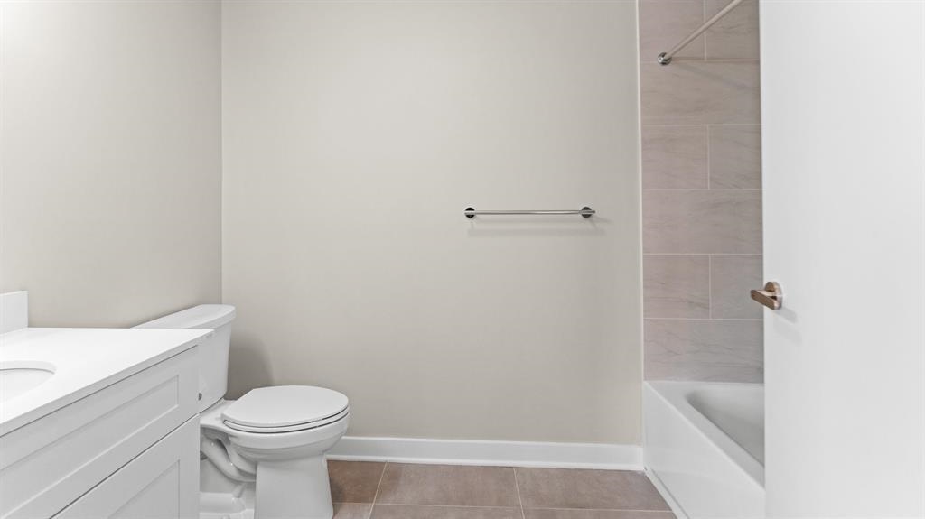 475 COMMUNIPAW AVE Unit: 408