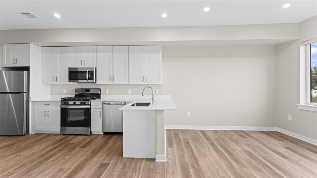 475 COMMUNIPAW AVE Unit: 408