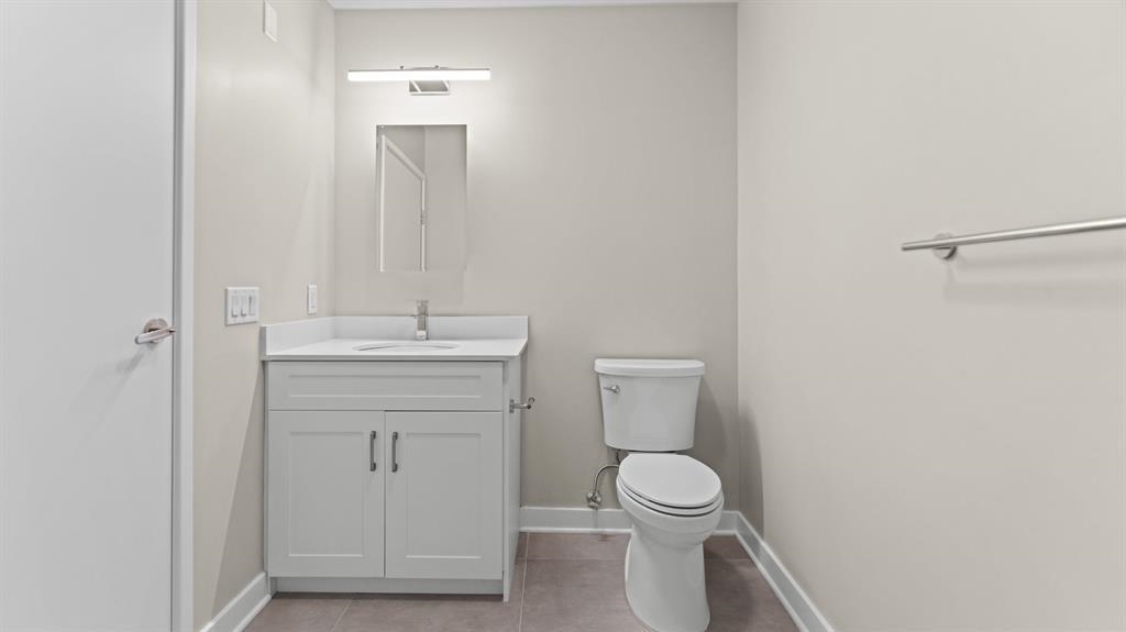 475 COMMUNIPAW AVE Unit: 408