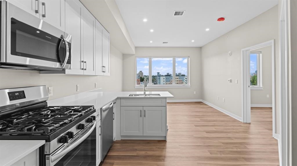 475 COMMUNIPAW AVE Unit: 408