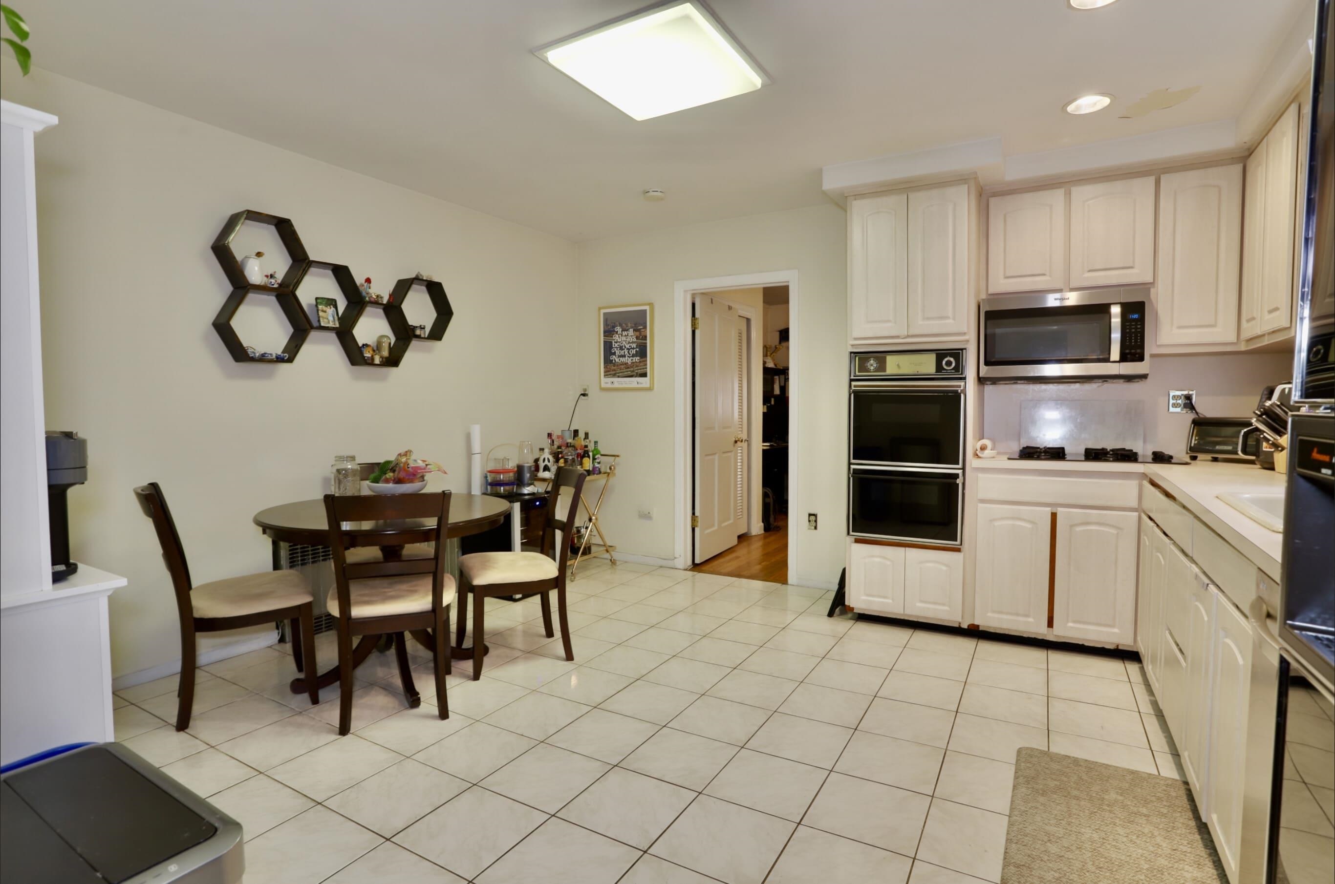 816 BLOOMFIELD ST Unit: 1