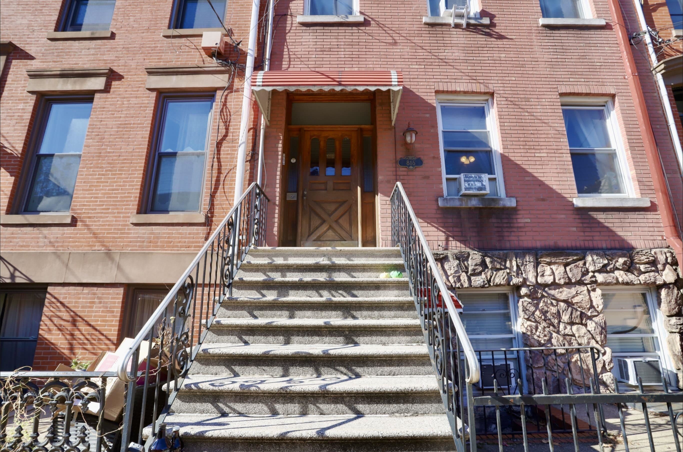 816 BLOOMFIELD ST Unit: 1