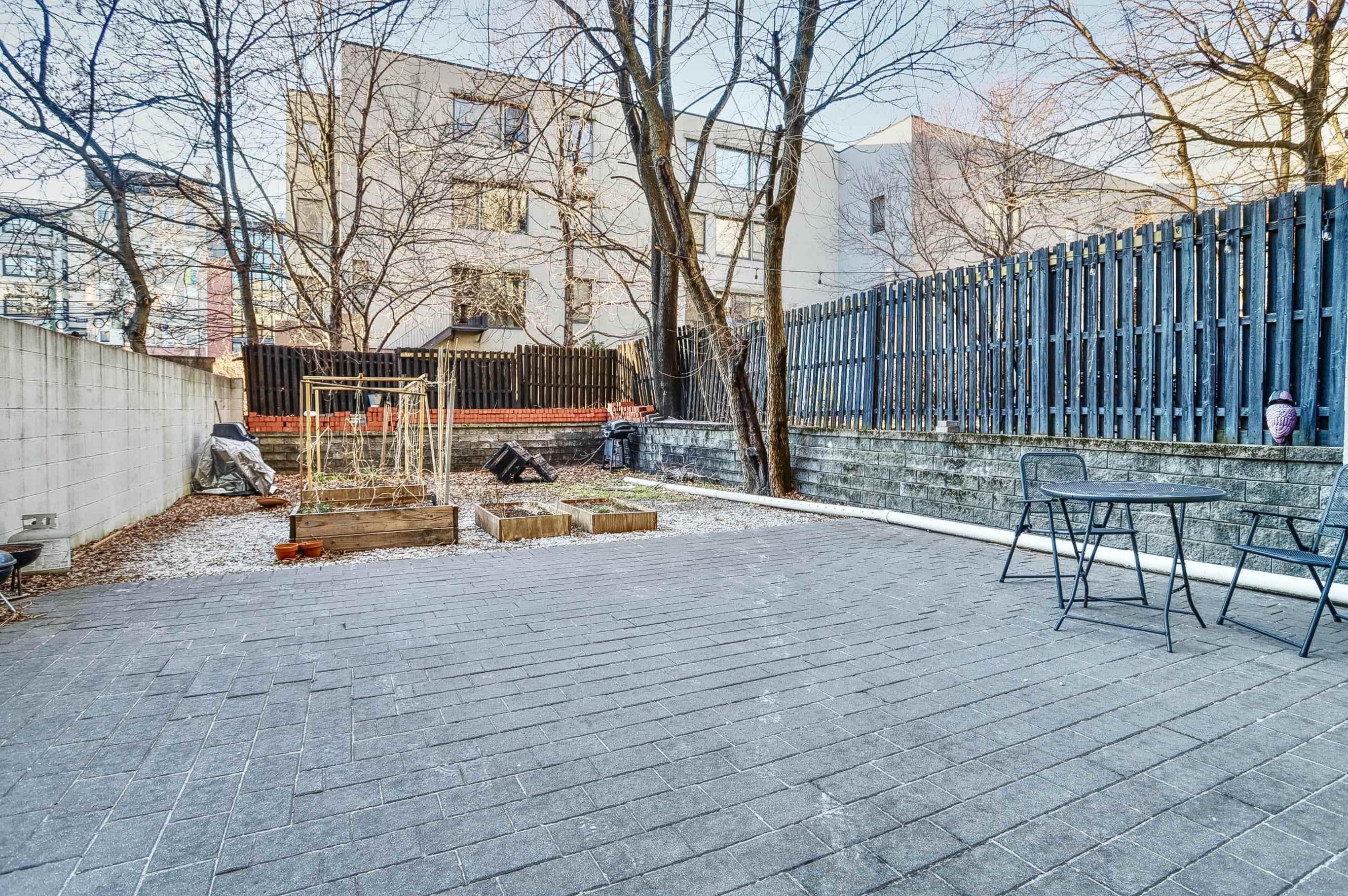 320 JEFFERSON ST Unit: GRR