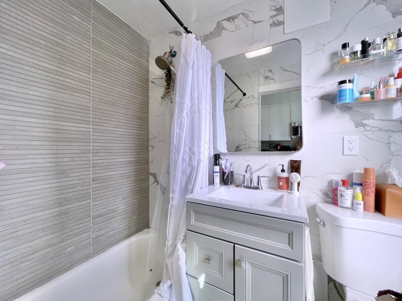 379 MONMOUTH ST Unit: 1