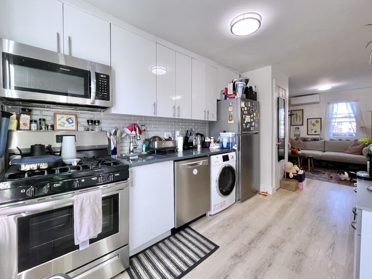 379 MONMOUTH ST Unit: 1