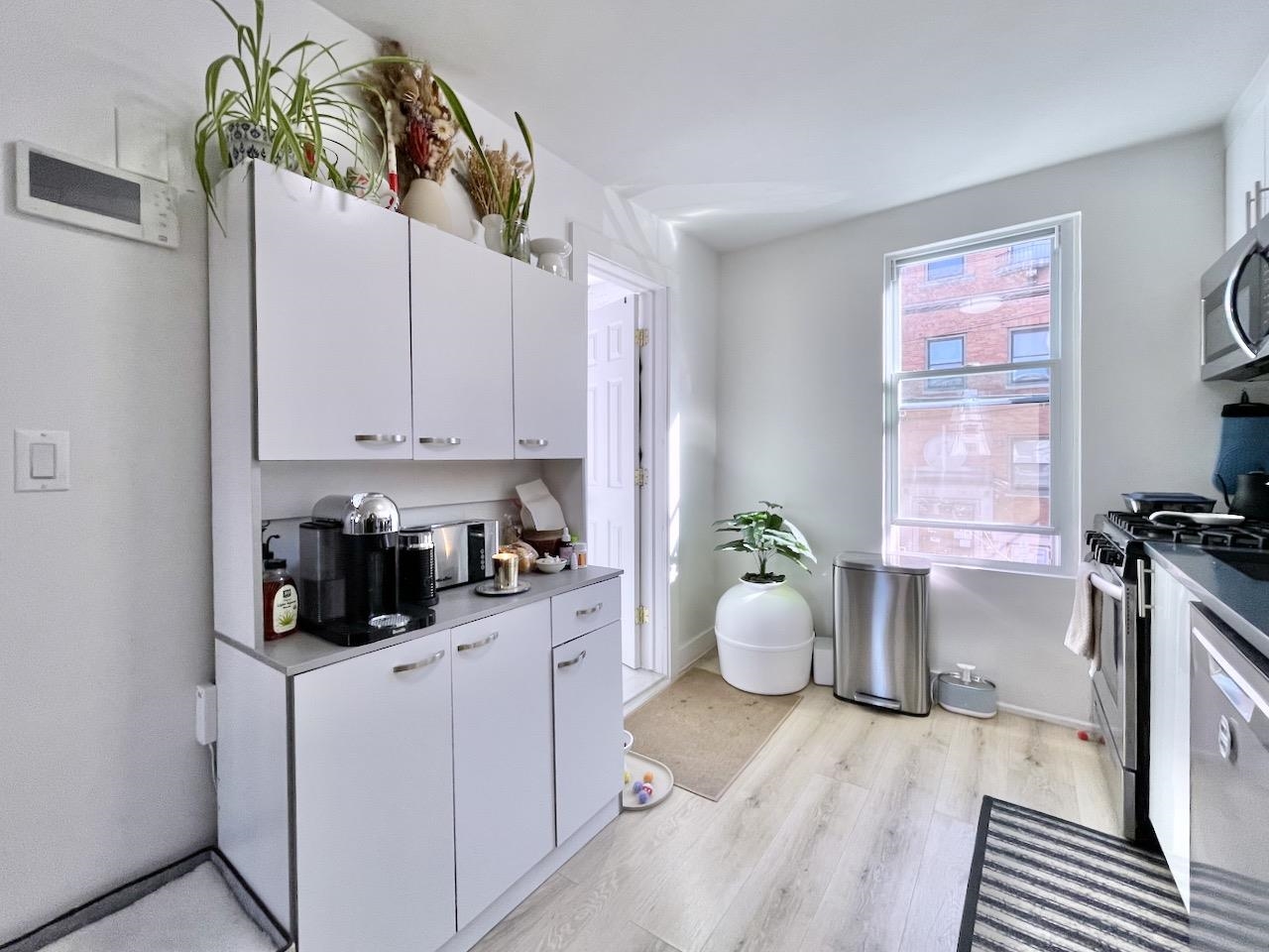 379 MONMOUTH ST Unit: 1