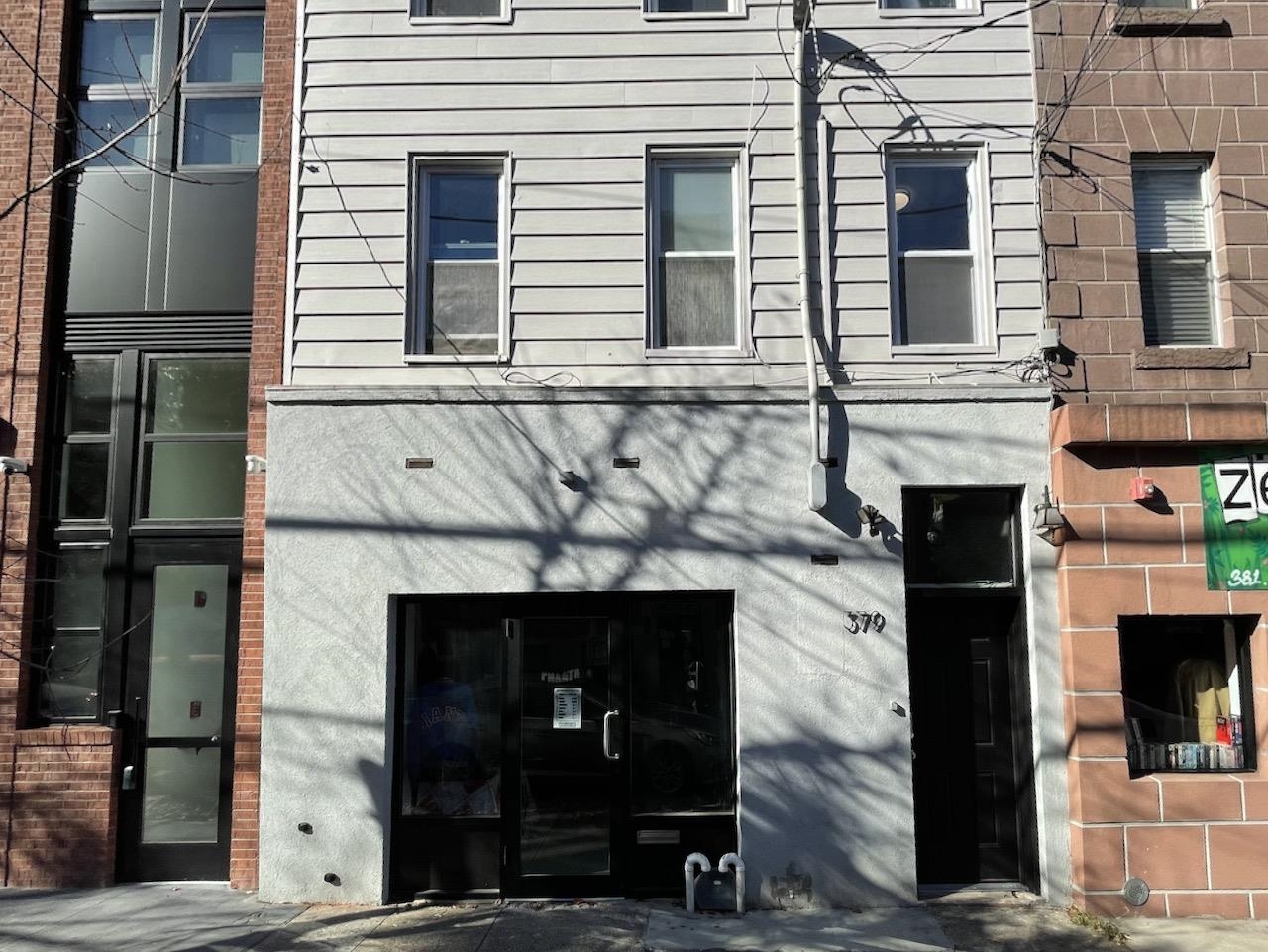 379 MONMOUTH ST Unit: 1