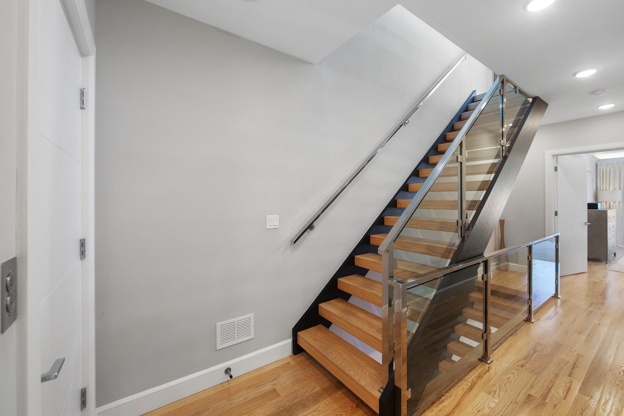 606 UNDERCLIFF AVE