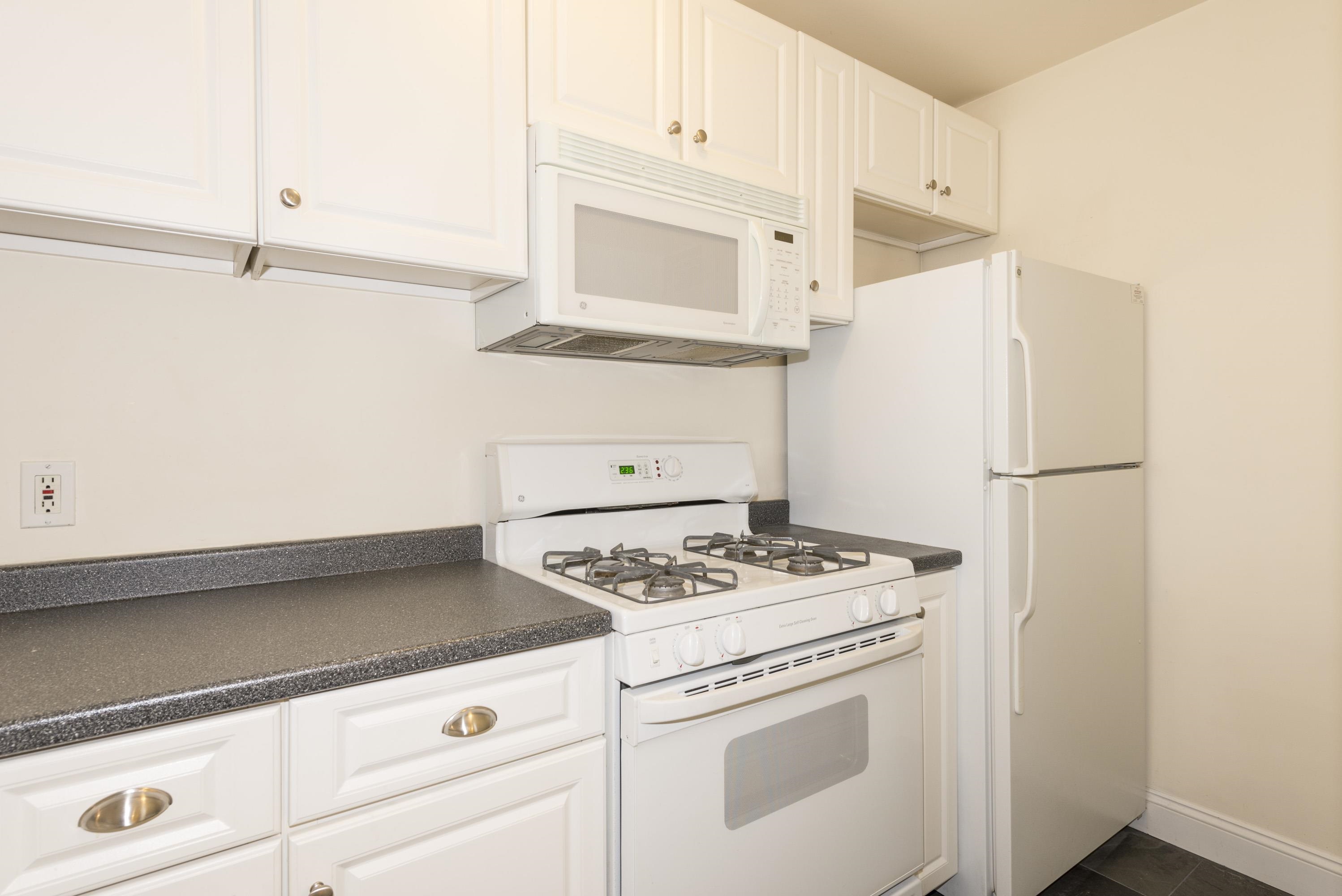 402 9TH ST Unit: E3J