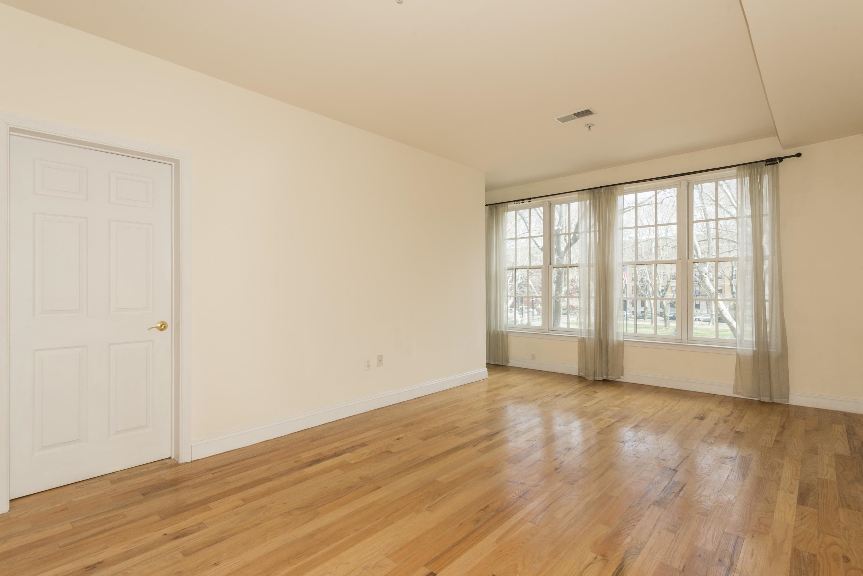 402 9TH ST Unit: E3J