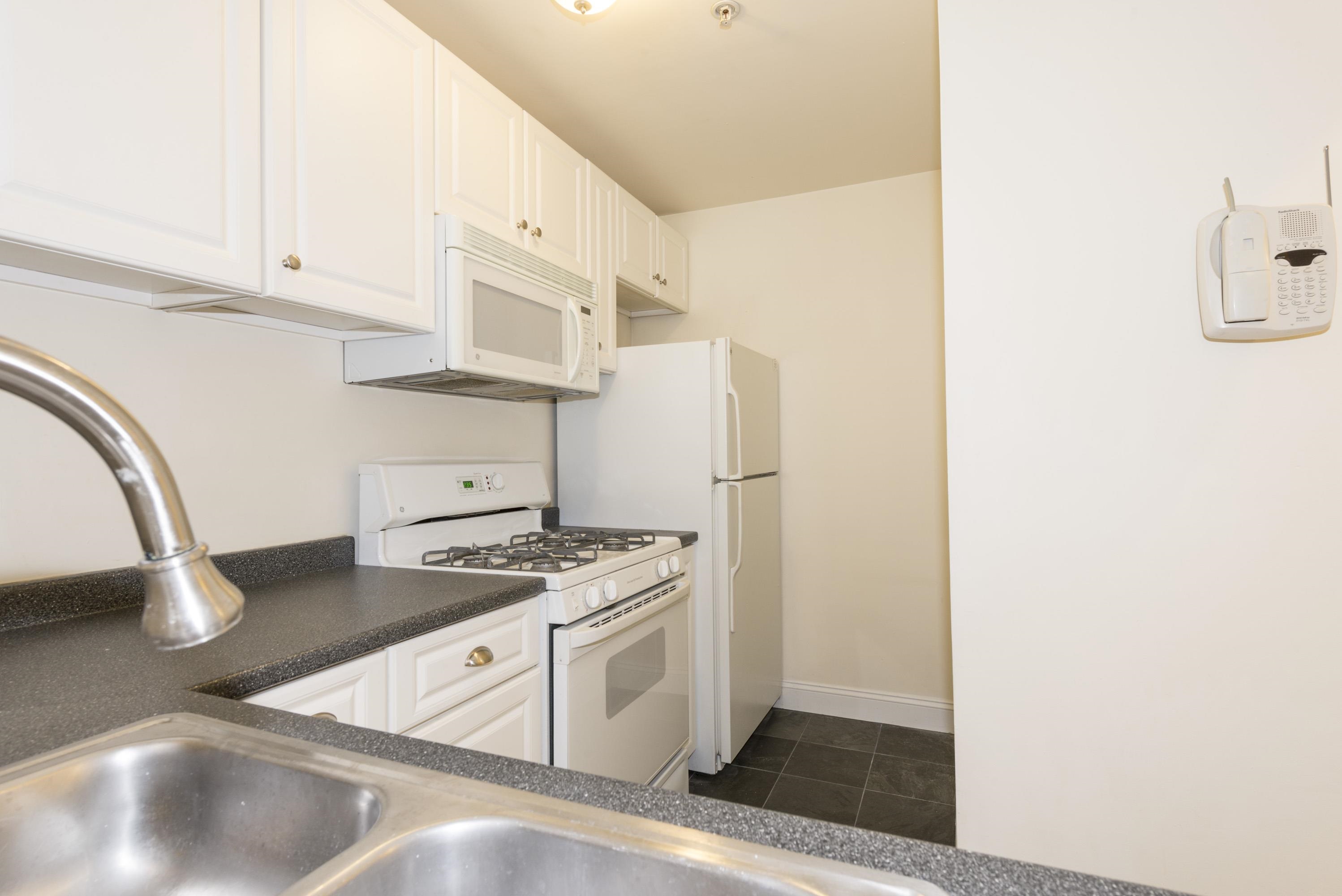 402 9TH ST Unit: E3J