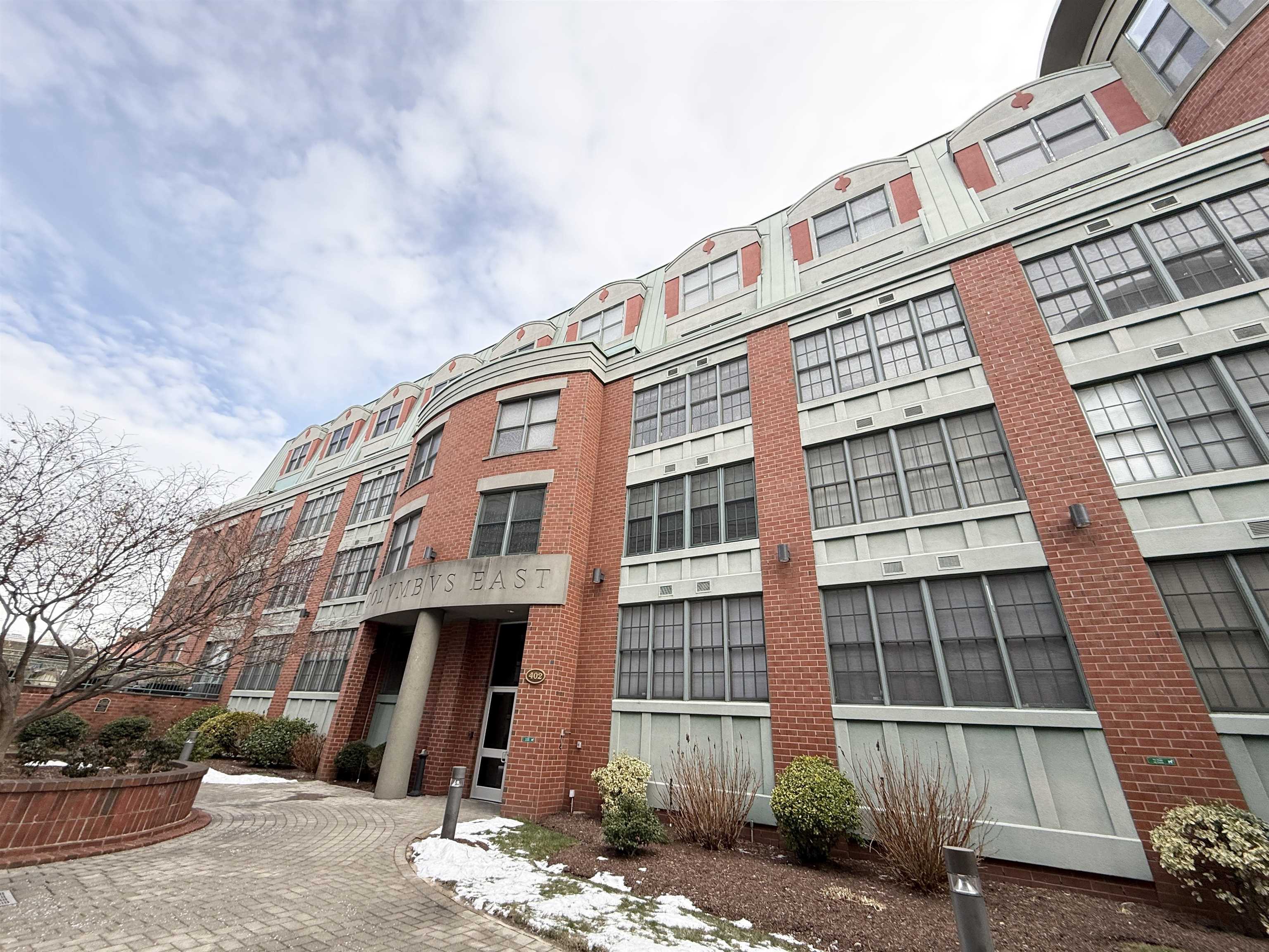 402 9TH ST Unit: E3J