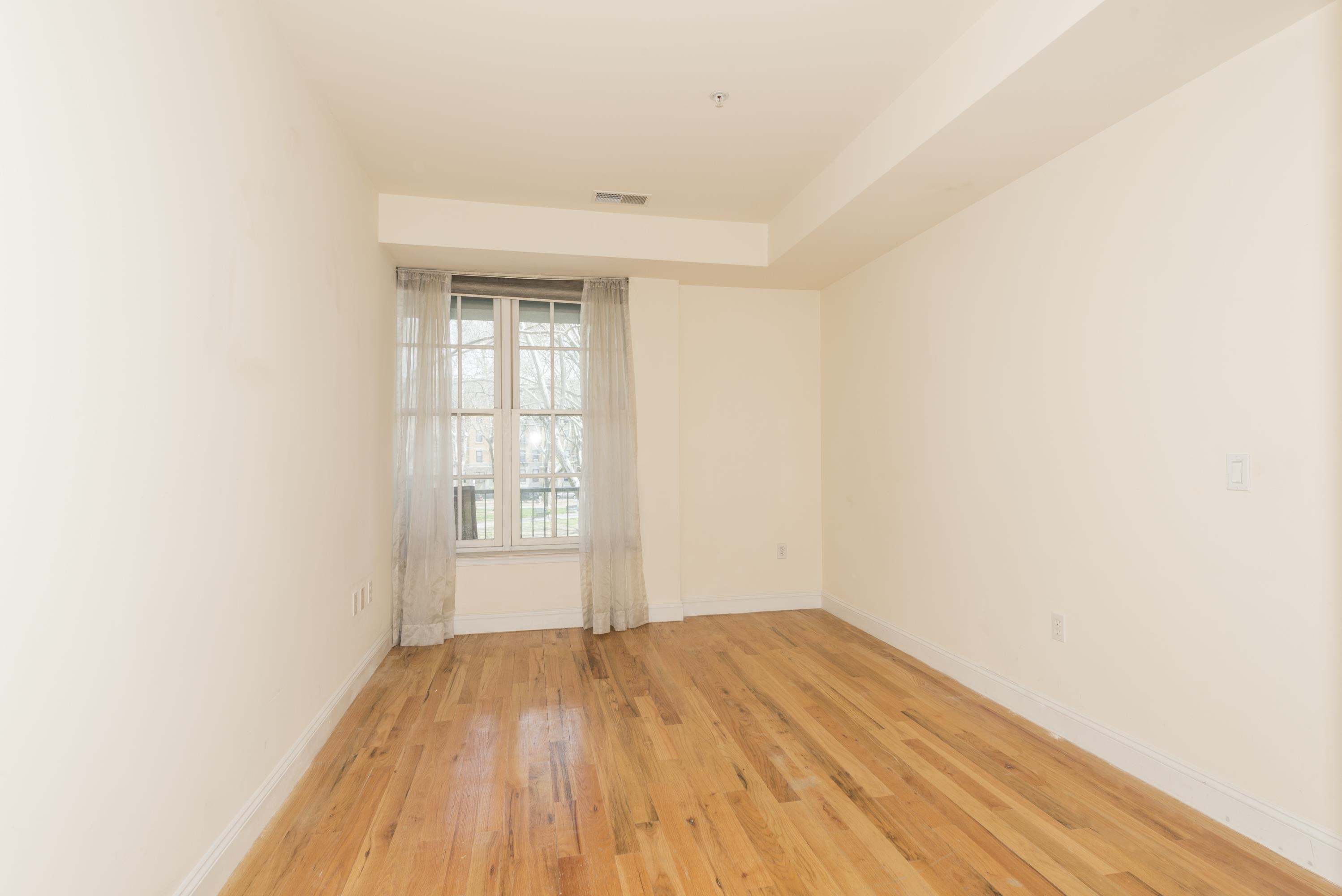 402 9TH ST Unit: E3J
