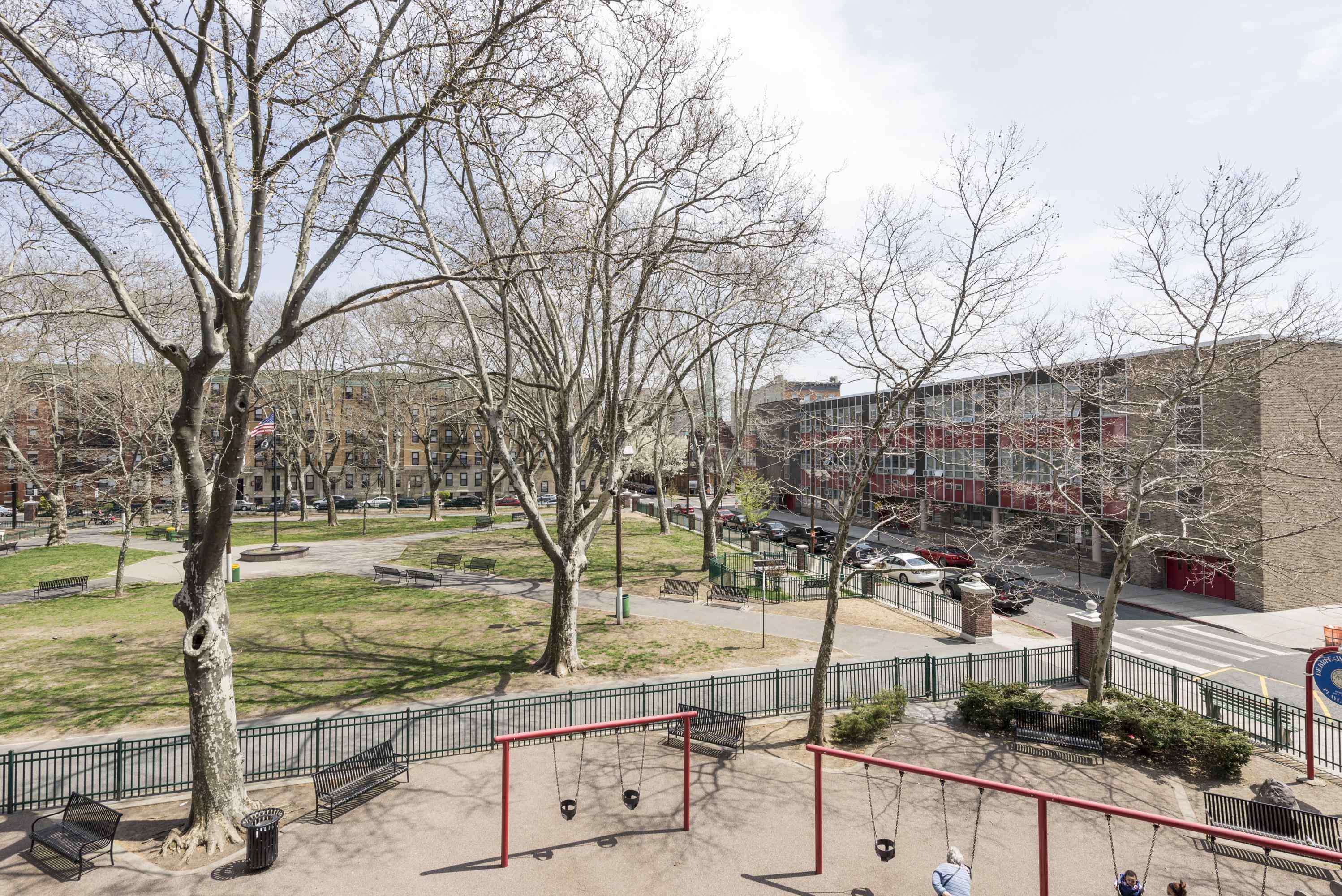 402 9TH ST Unit: E3J