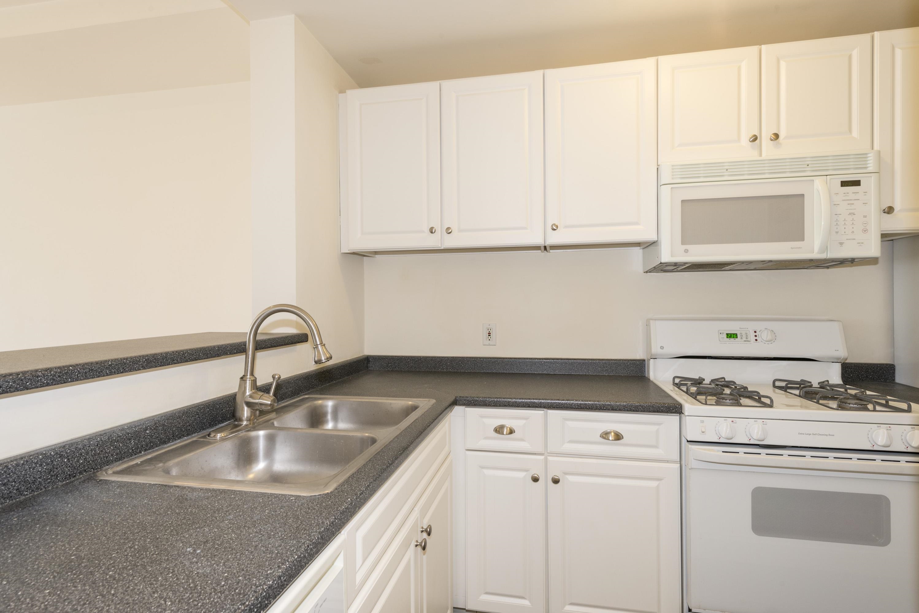 402 9TH ST Unit: E3J