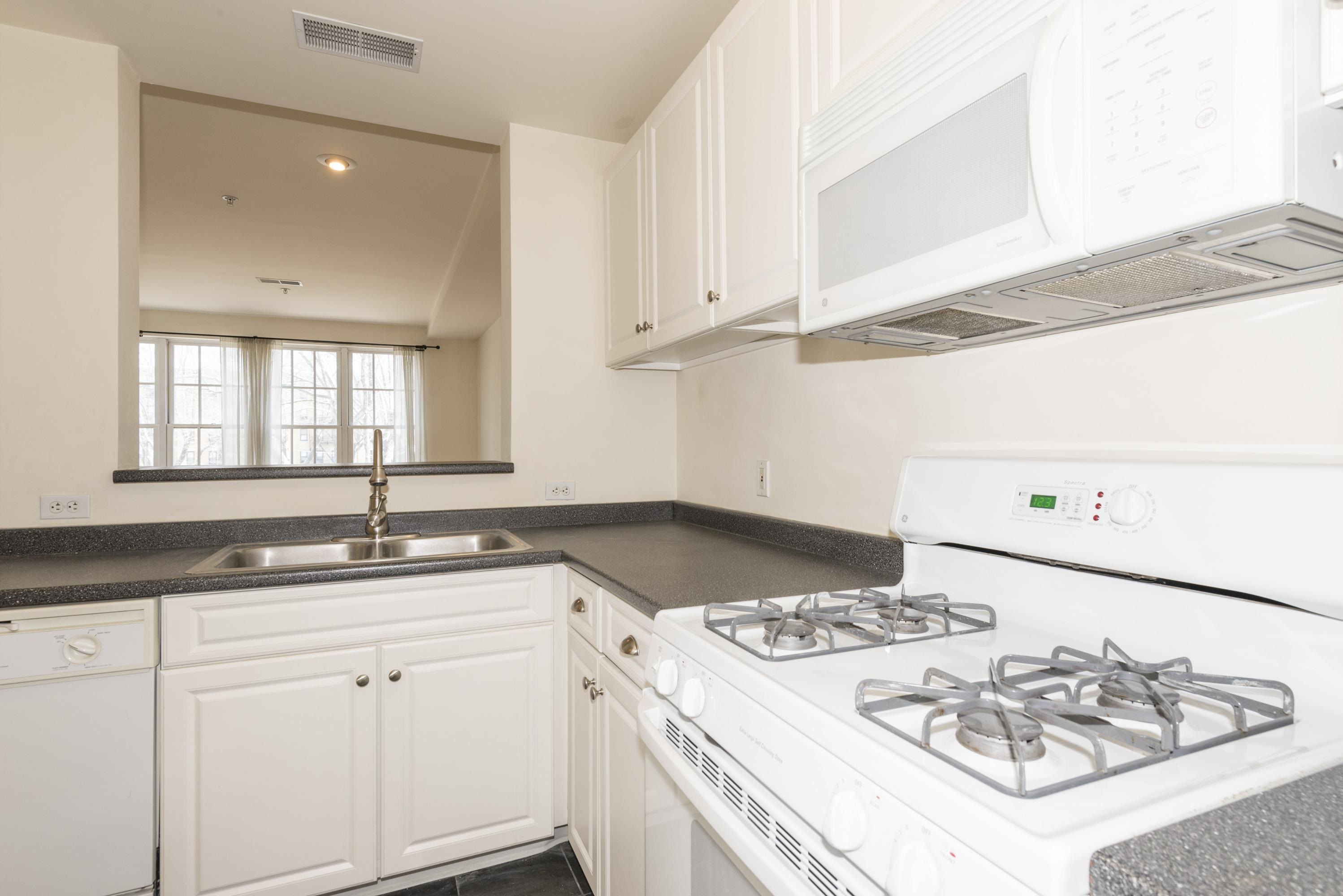 402 9TH ST Unit: E3J