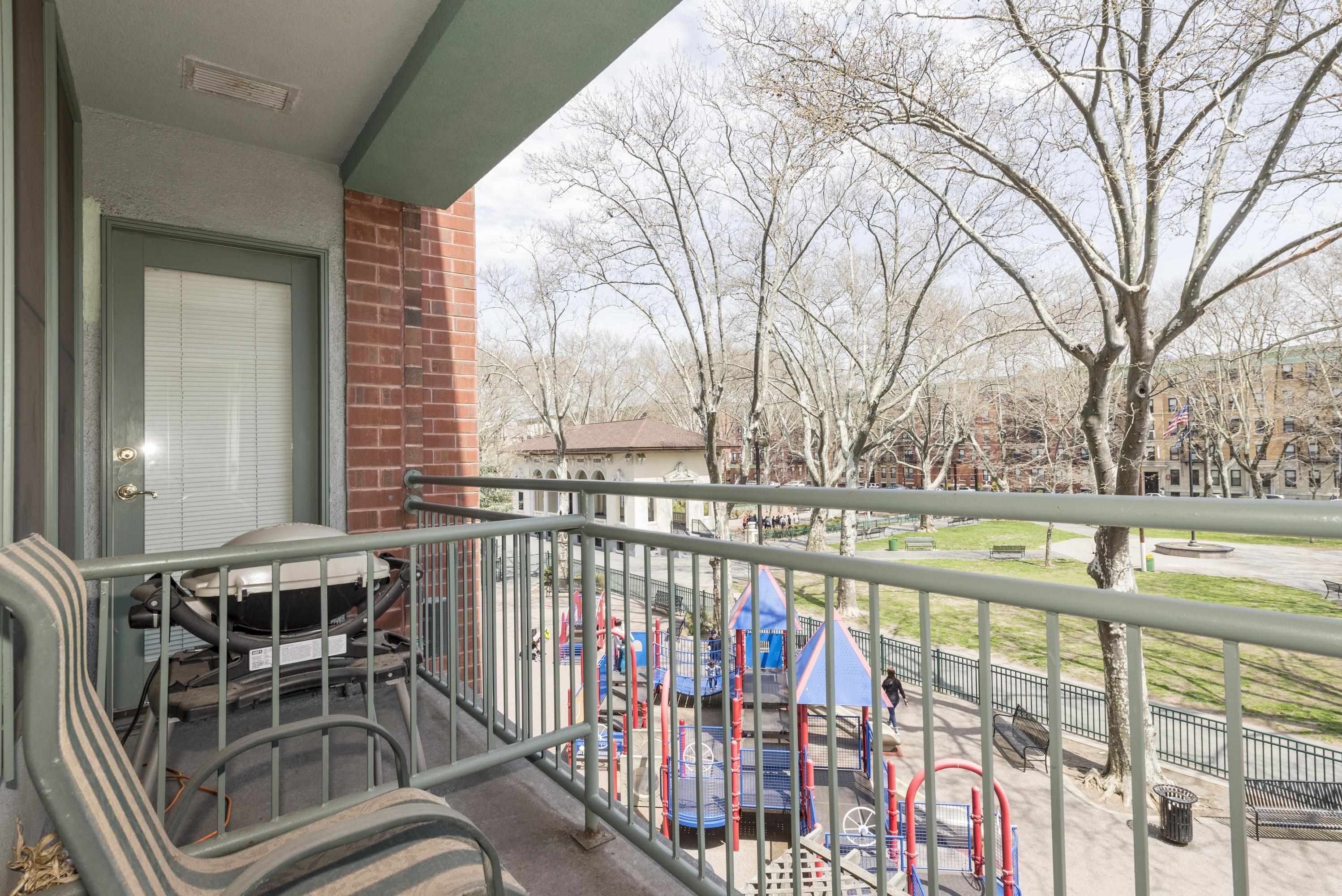 402 9TH ST Unit: E3J