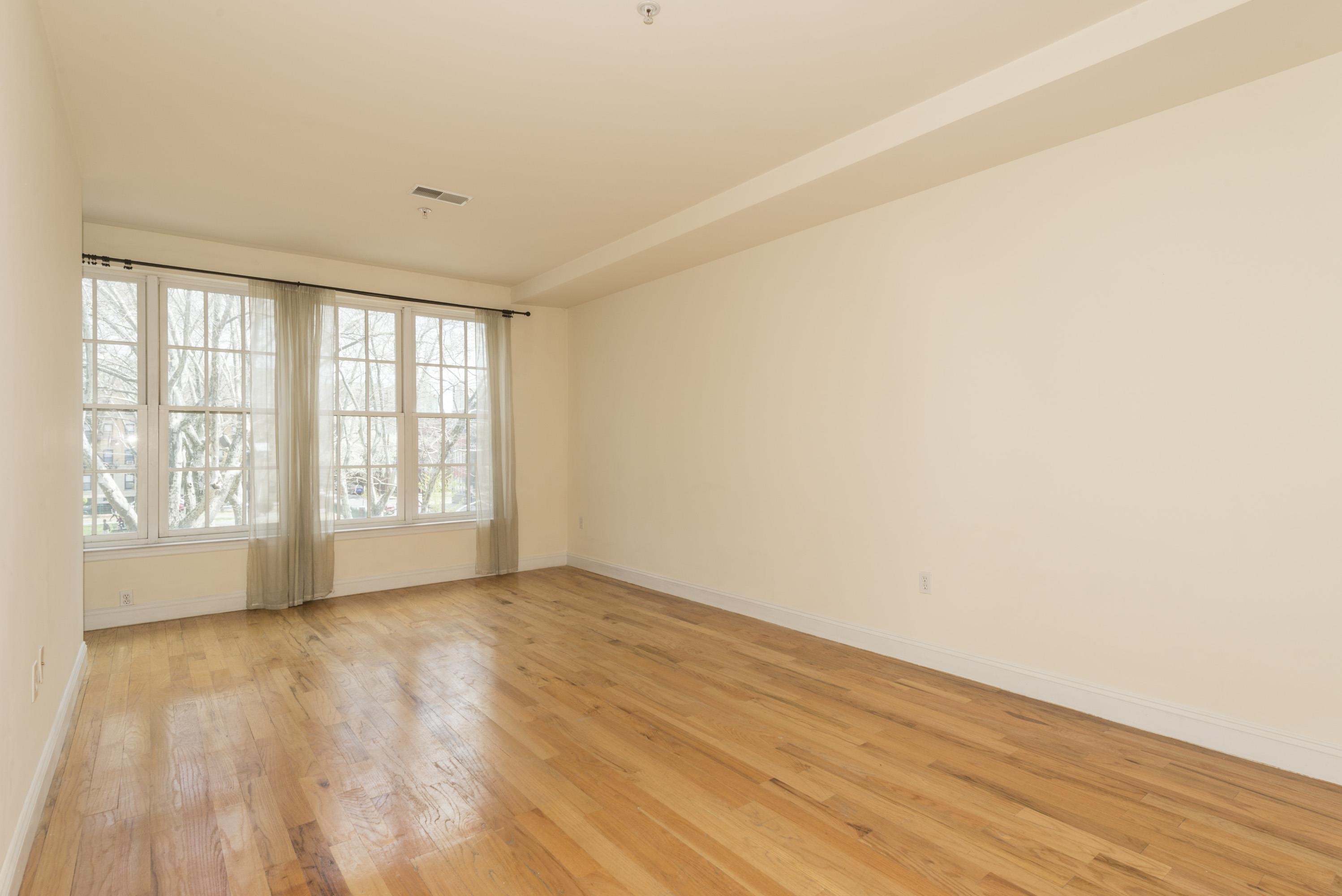 402 9TH ST Unit: E3J