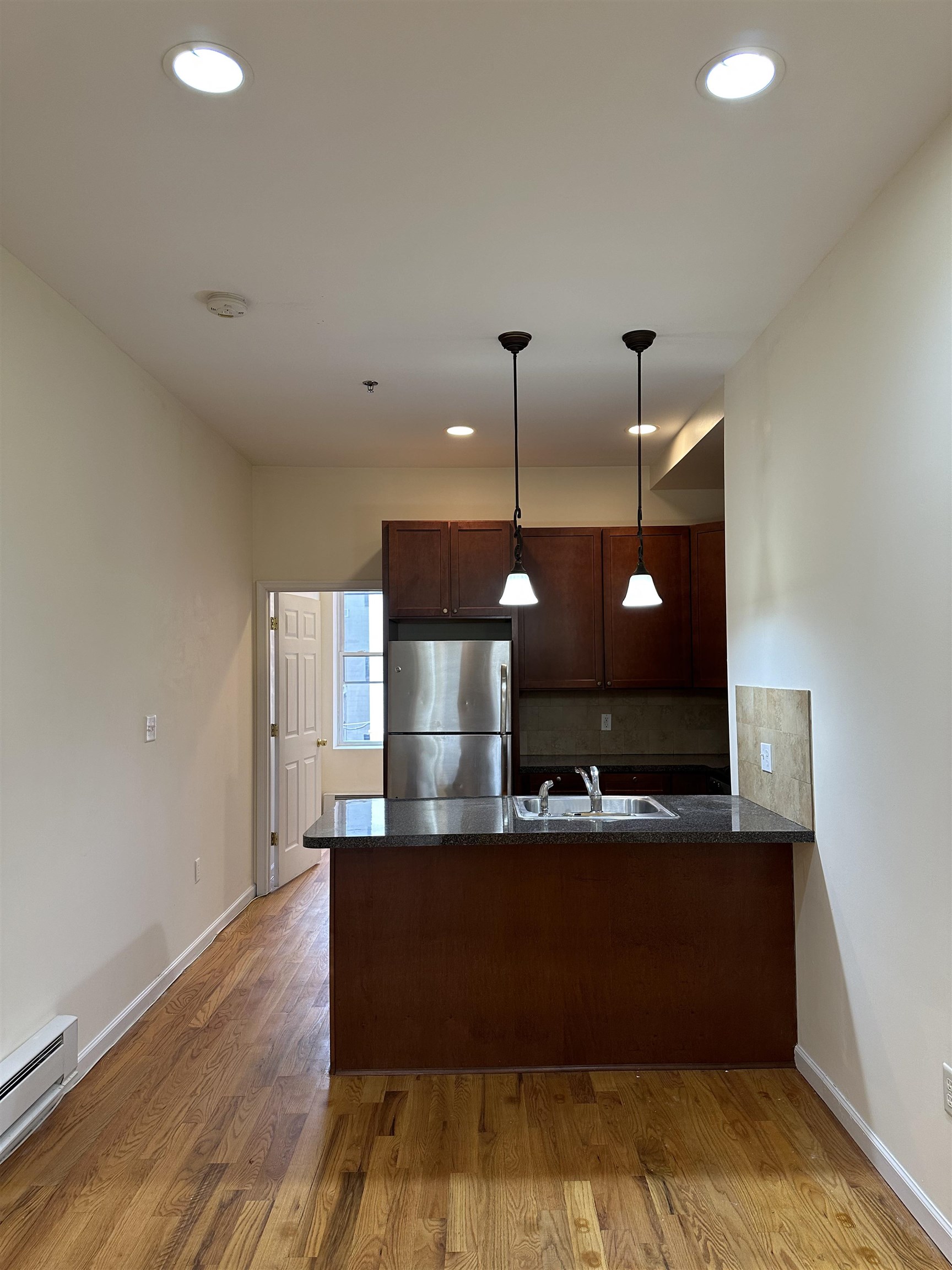 942 WILLOW AVE Unit: 2L