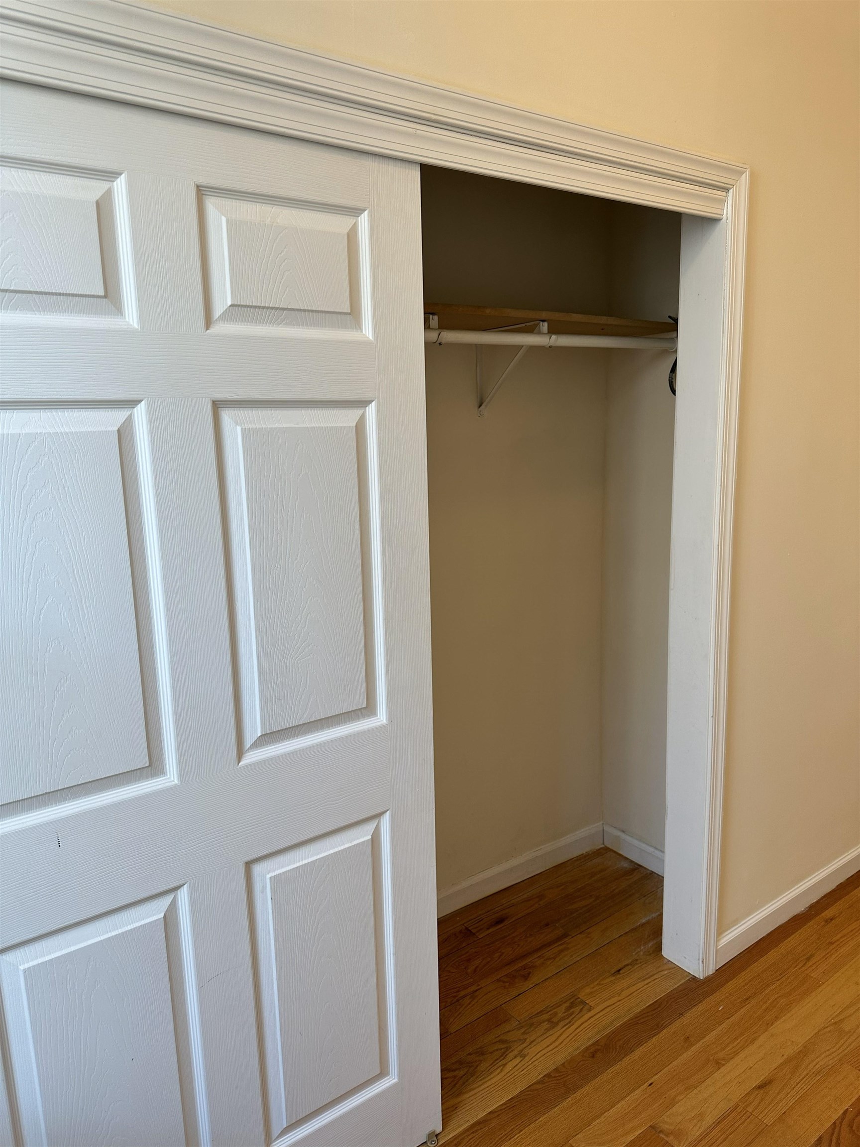 942 WILLOW AVE Unit: 2L