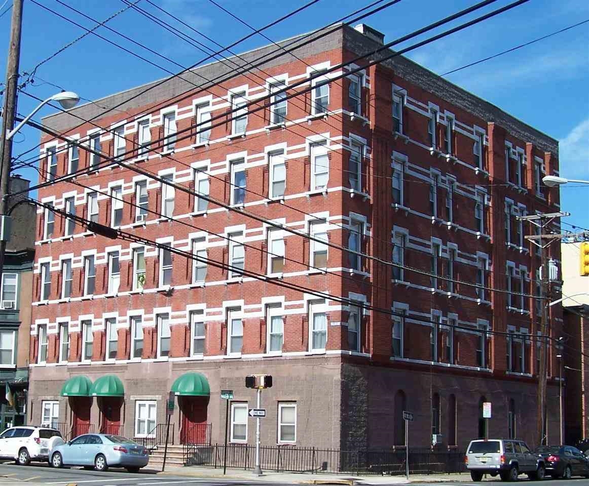 1040 WILLOW AVE Unit: 3