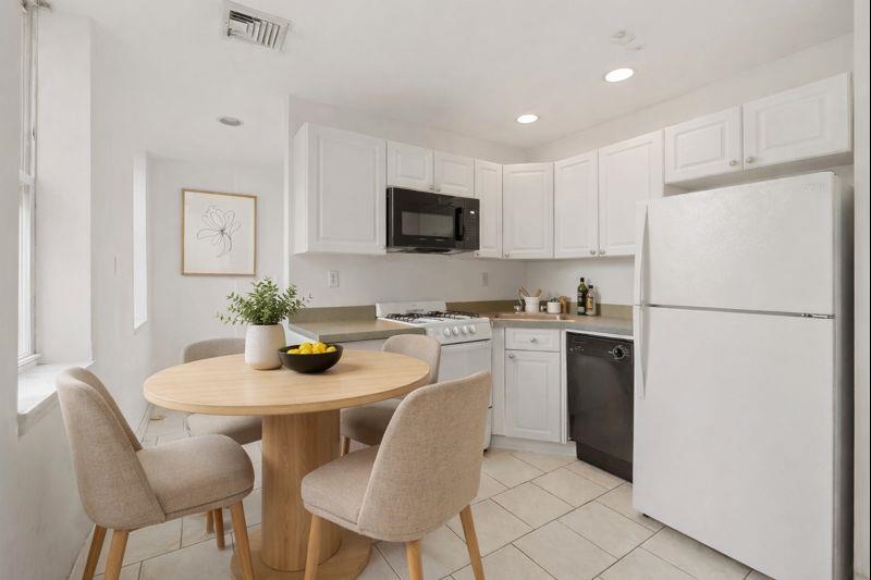 1040 WILLOW AVE Unit: 3