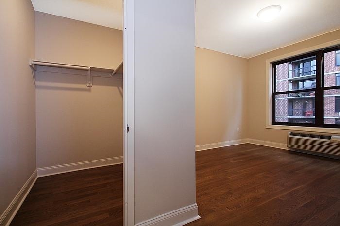 100 MARSHALL ST Unit: 403