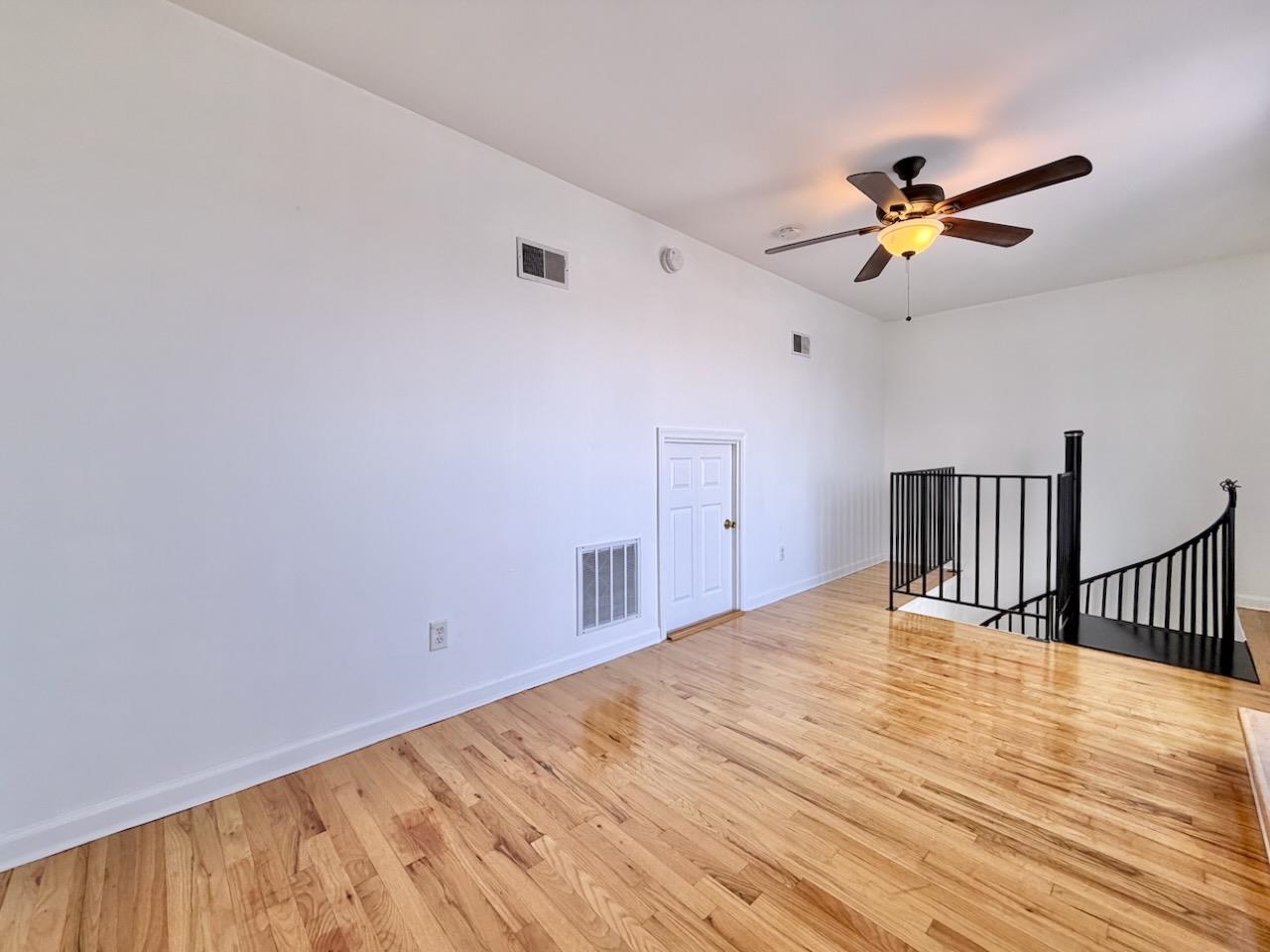 126 OGDEN AVE Unit: PH