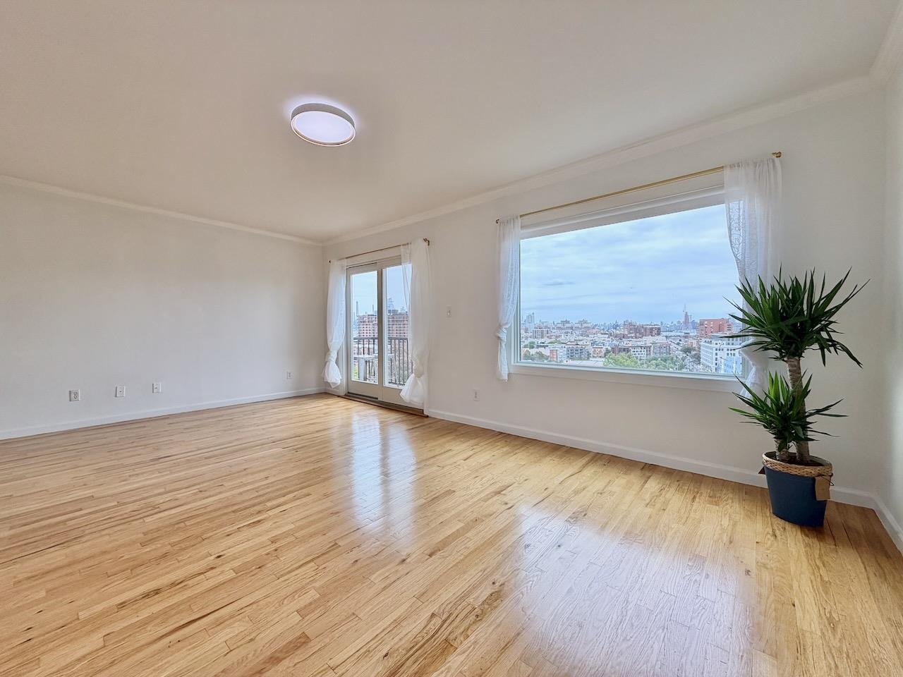 126 OGDEN AVE Unit: PH