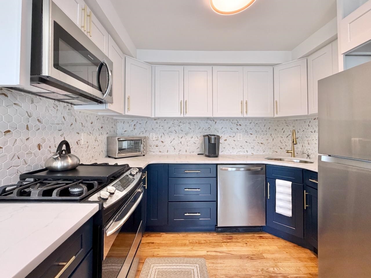 126 OGDEN AVE Unit: PH