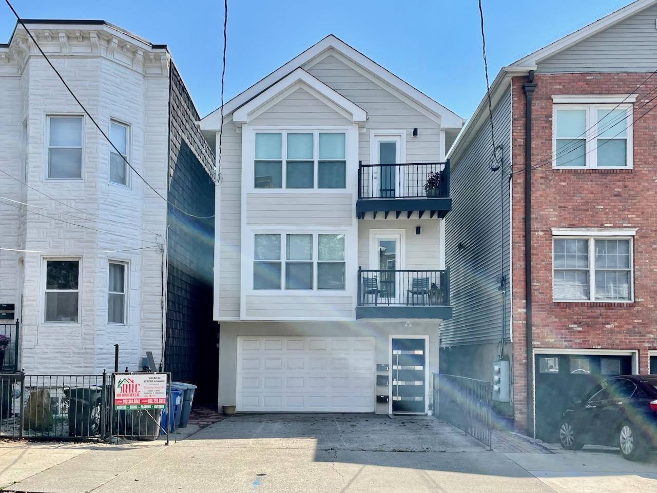 126 OGDEN AVE Unit: PH