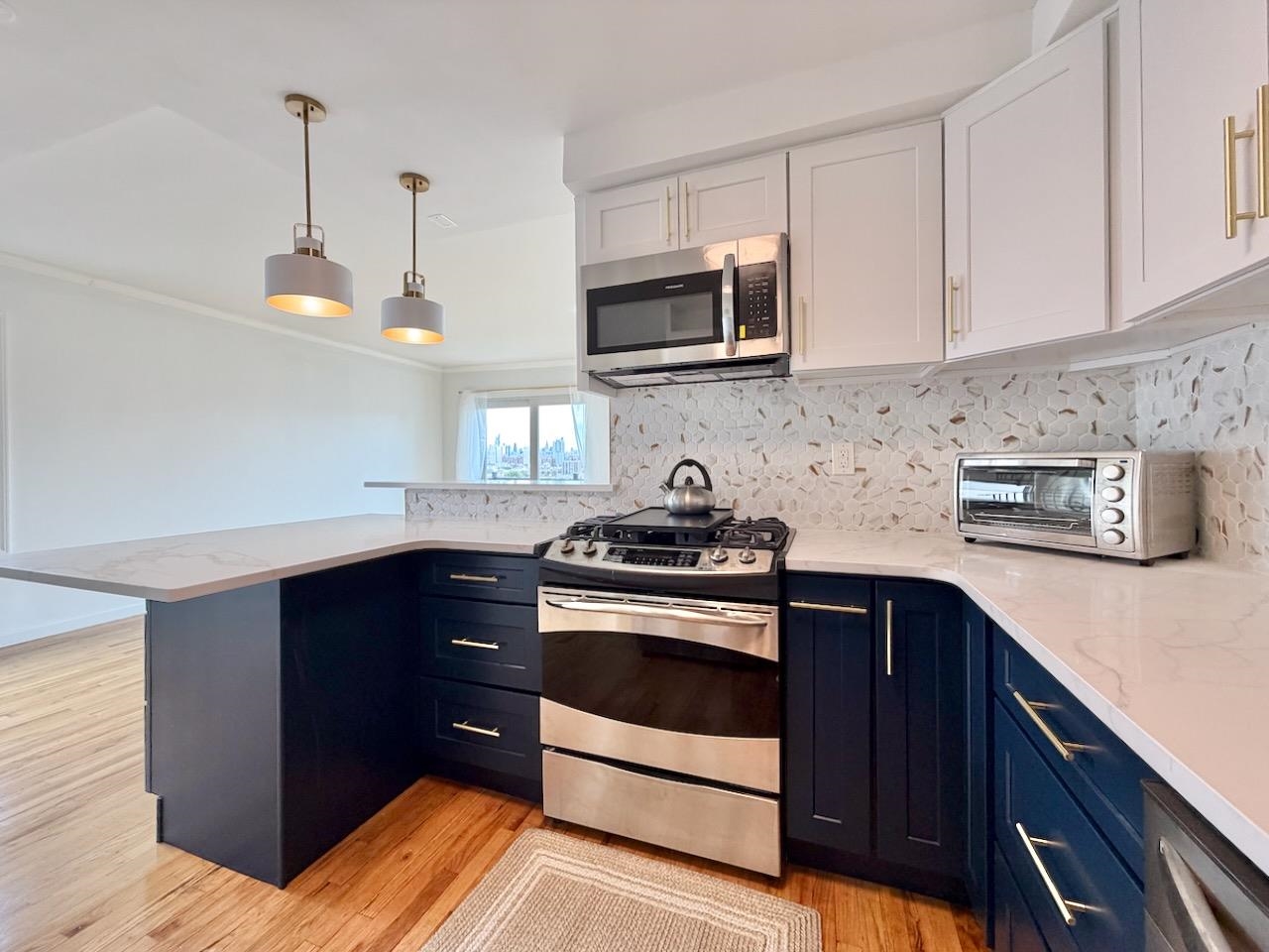 126 OGDEN AVE Unit: PH